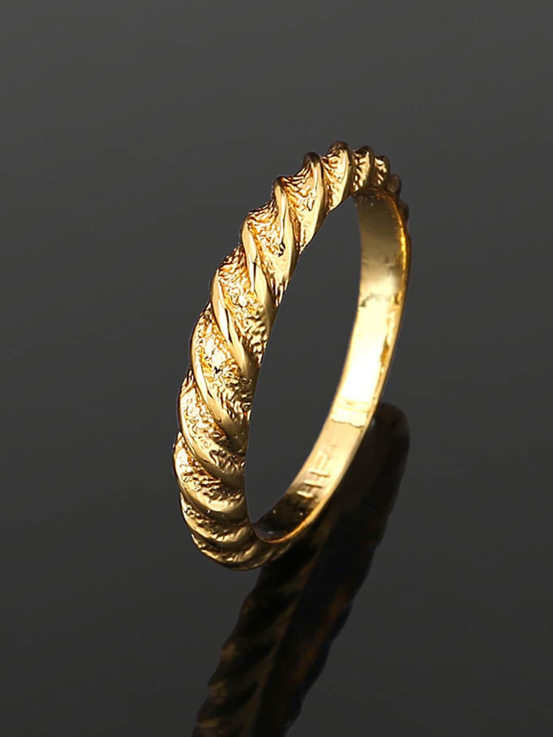 

Estele Gold-Plated Finger Ring