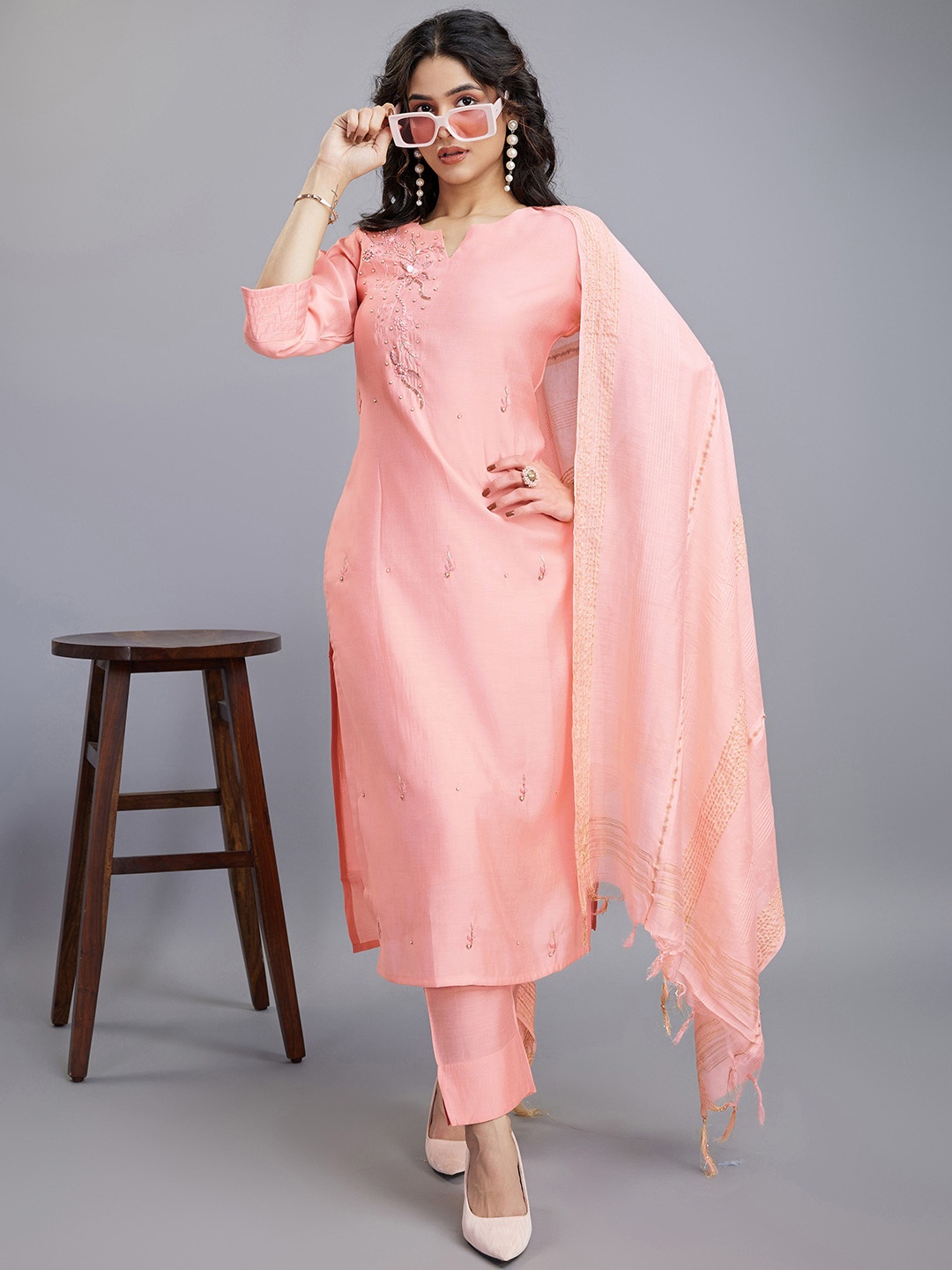 

cbazaar Floral Embroidered Straight Kurta with Trousers & Dupatta, Peach