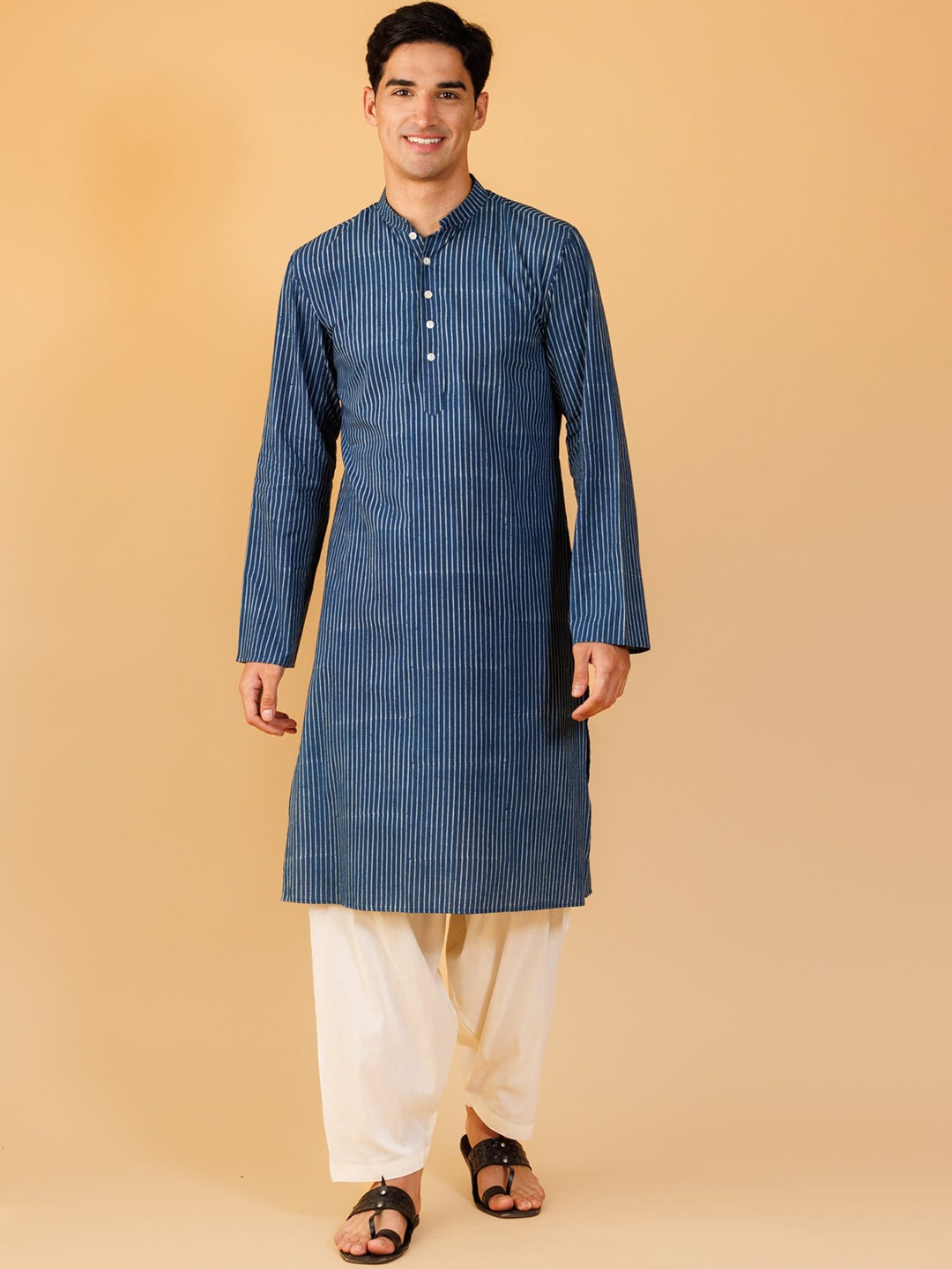 

Tilohri Striped Long Sleeves Mandarin Collar Cotton Thread Work Kurta, Blue