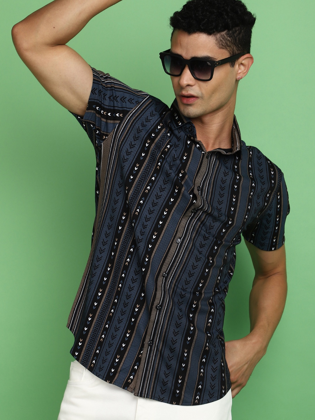 

V-Mart Geometric Printed Polo Collar Cotton T-shirt, Black