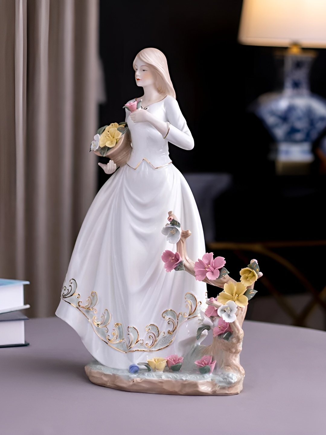

THEDECORKART White Figurine Showpiece