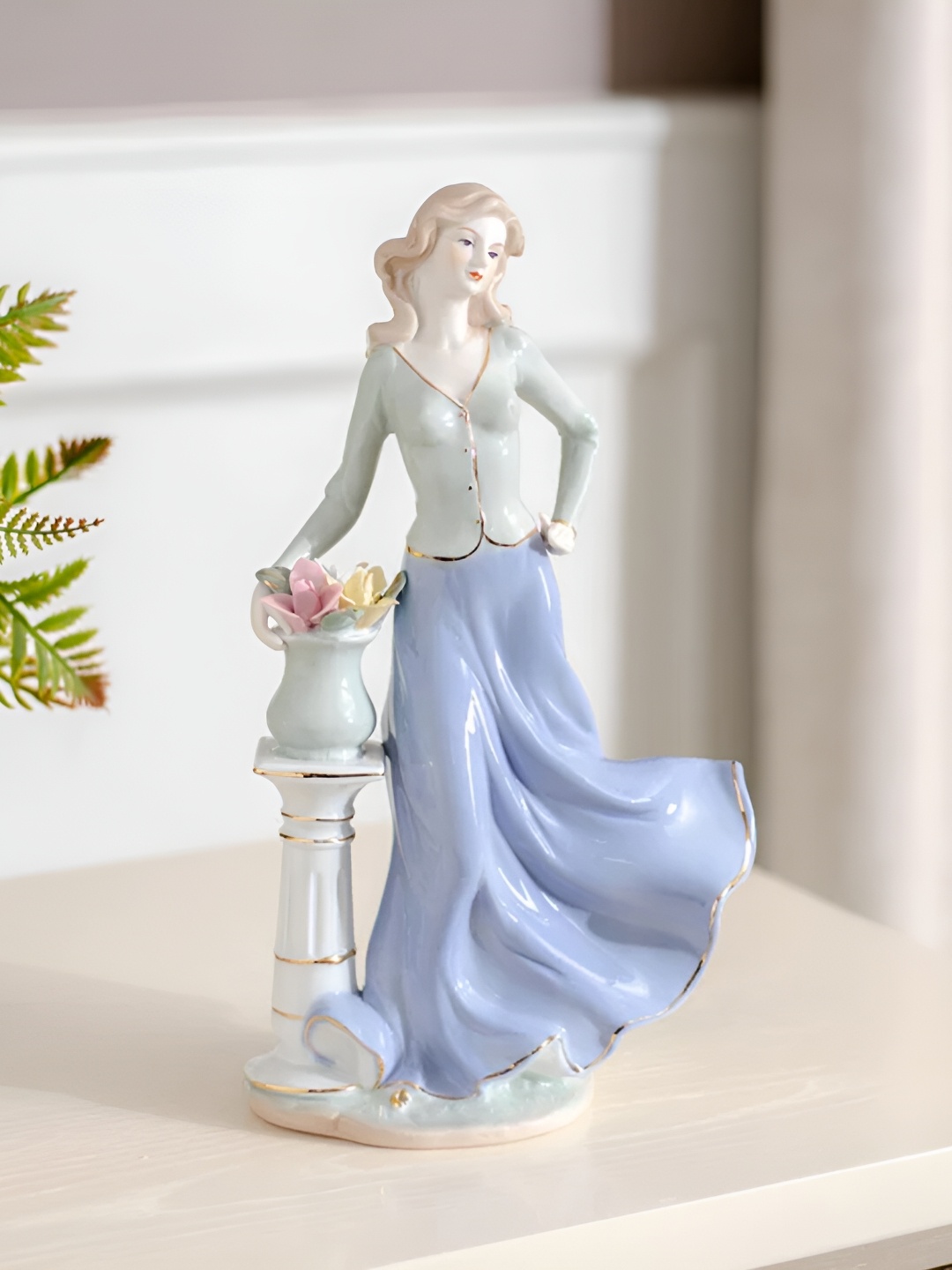 

THEDECORKART White Figurine Showpiece