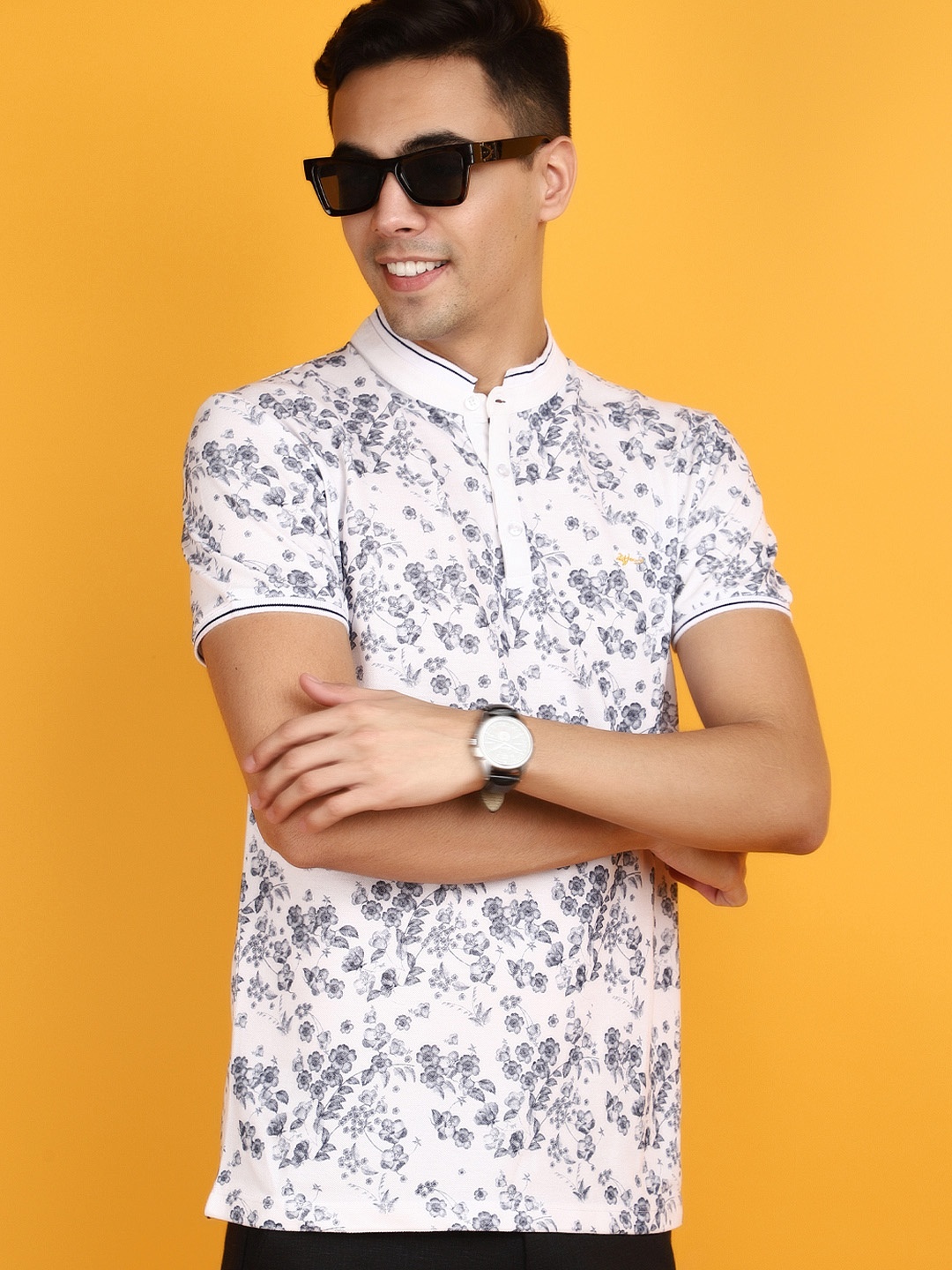 

V-Mart Printed High Neck Short Sleeves Regular Fit T-shirt, White