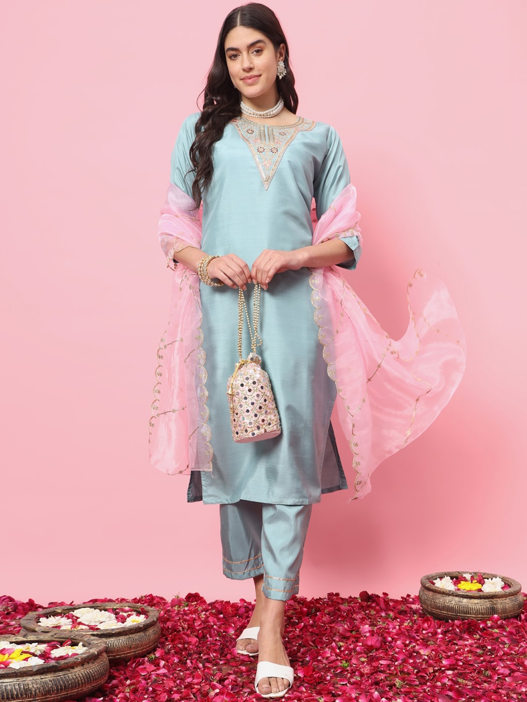 

VredeVogel Floral Embroidered Straight Kurta with Trousers & With Dupatta, Blue