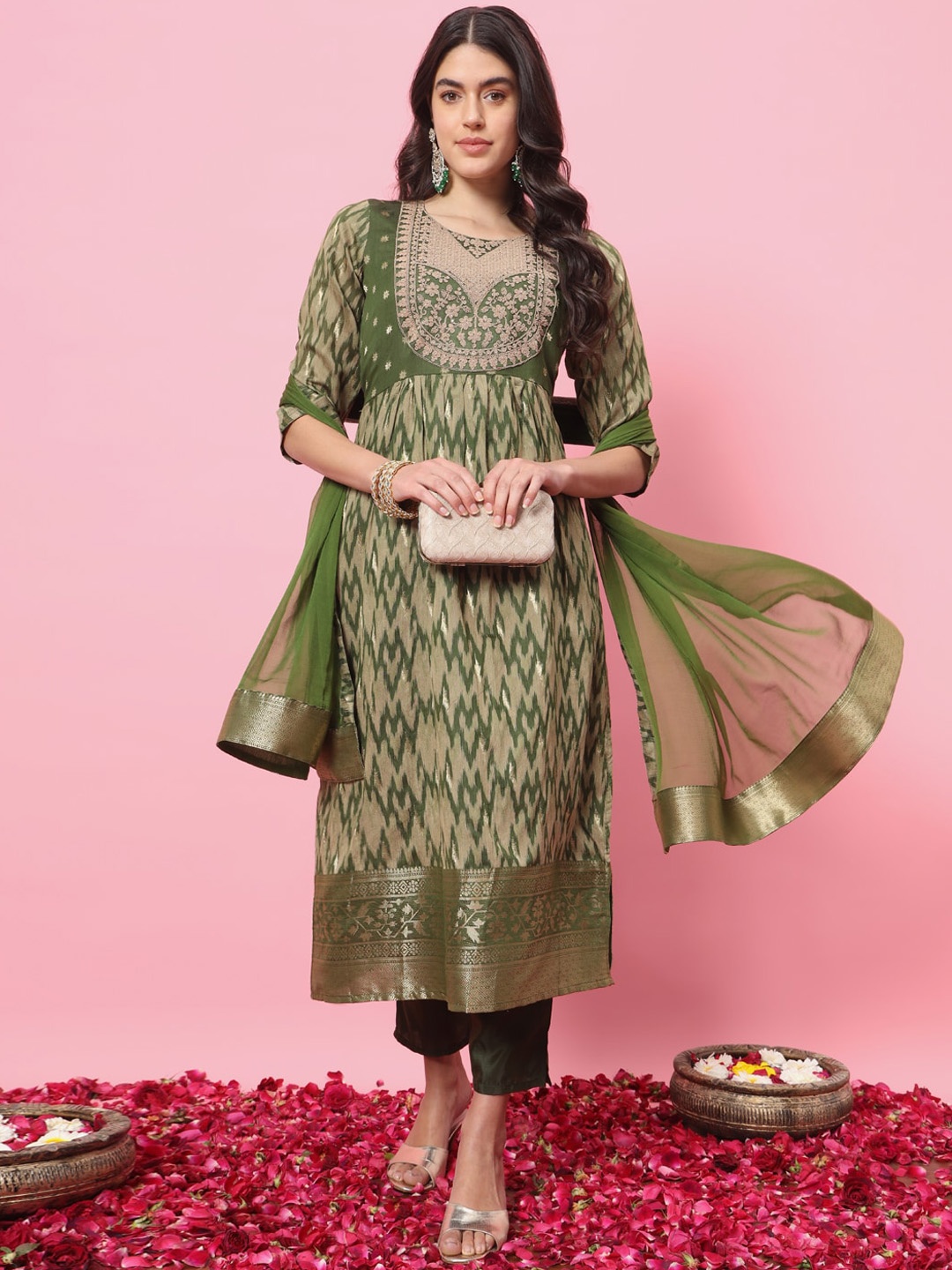 

VredeVogel Floral Printed Straight Kurta with Trousers & With Dupatta, Green