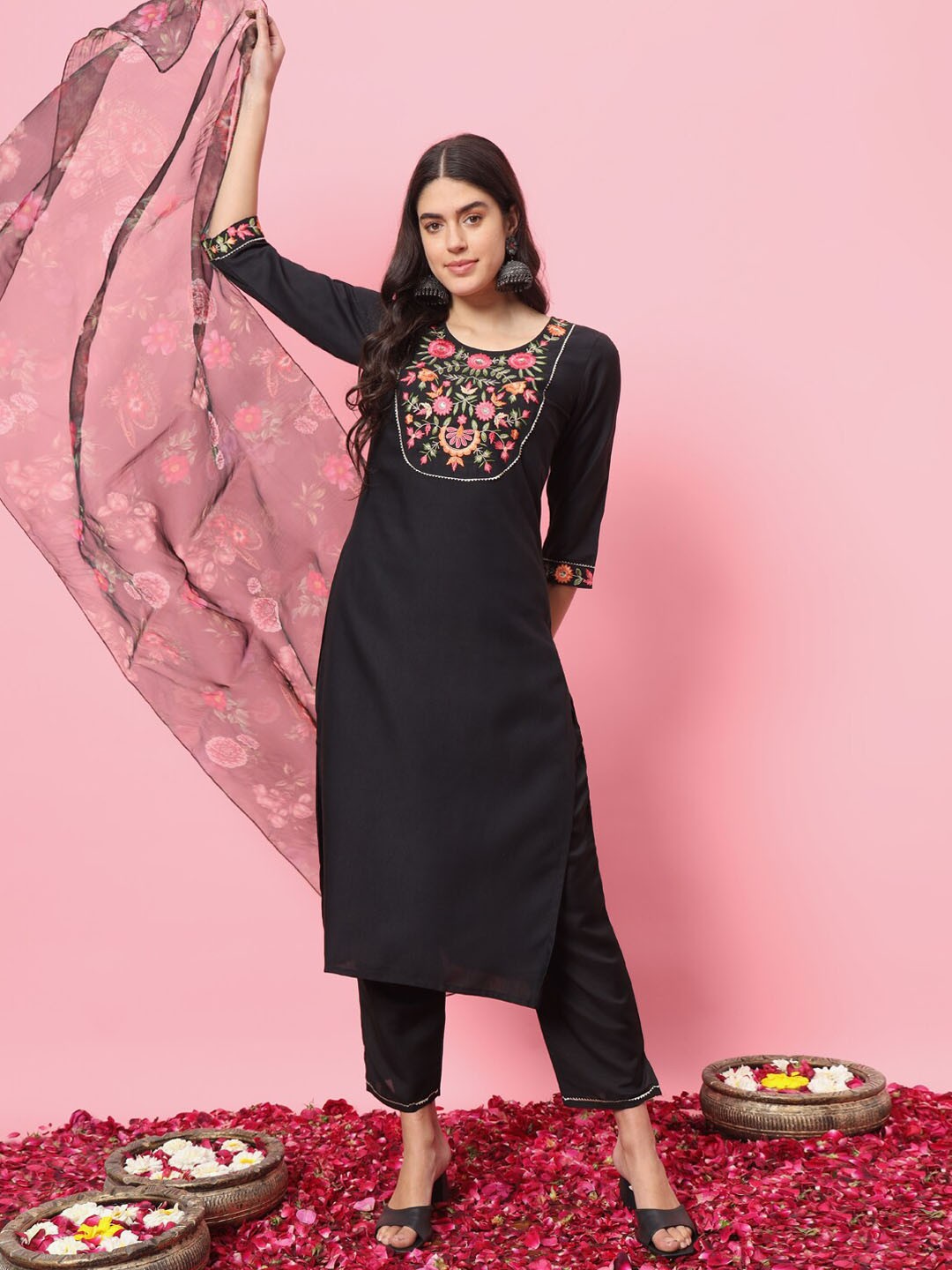 

VredeVogel Women Floral Embroidered Regular Thread Work Kurta with Trousers & With Dupatta, Black