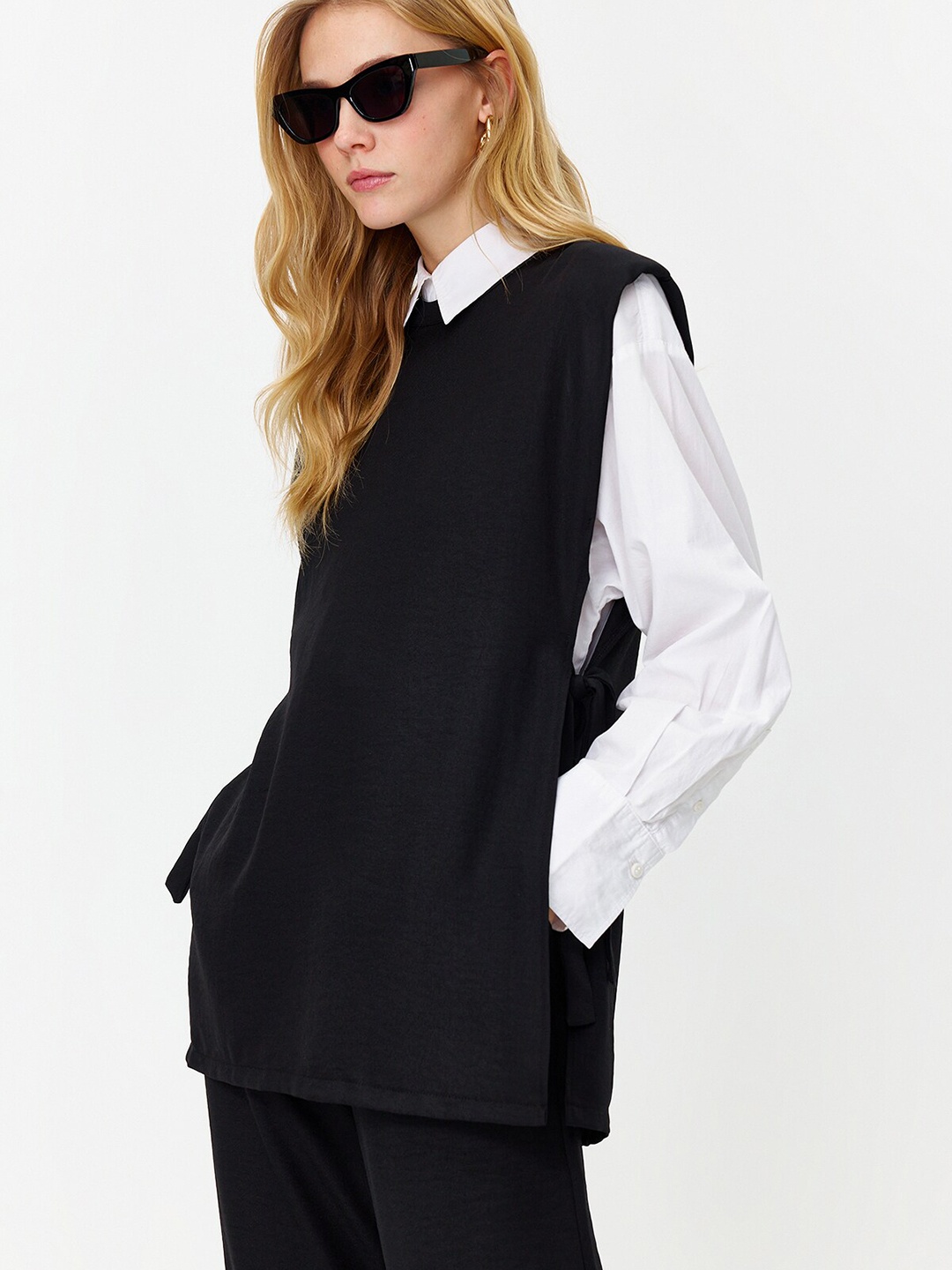 

Trendyol Sleeveless Waistcoat with Trousers, Black