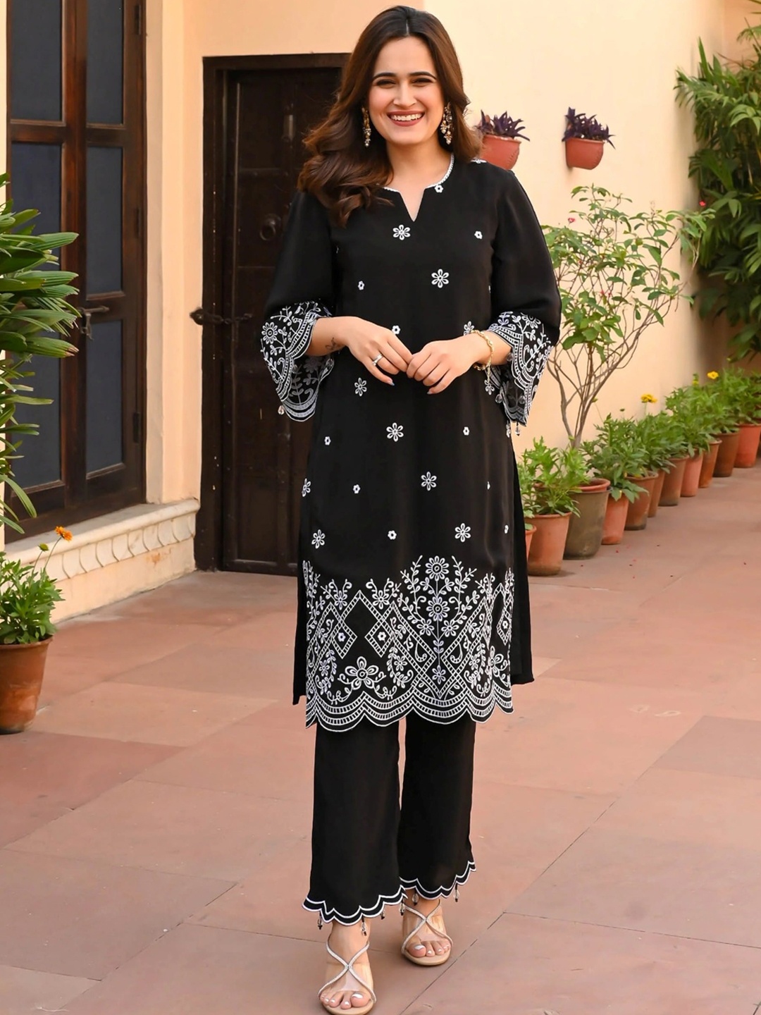 

AARYAHI Floral Embroidered Round Neck Regular Thread Work Kurta With Trousers, Black