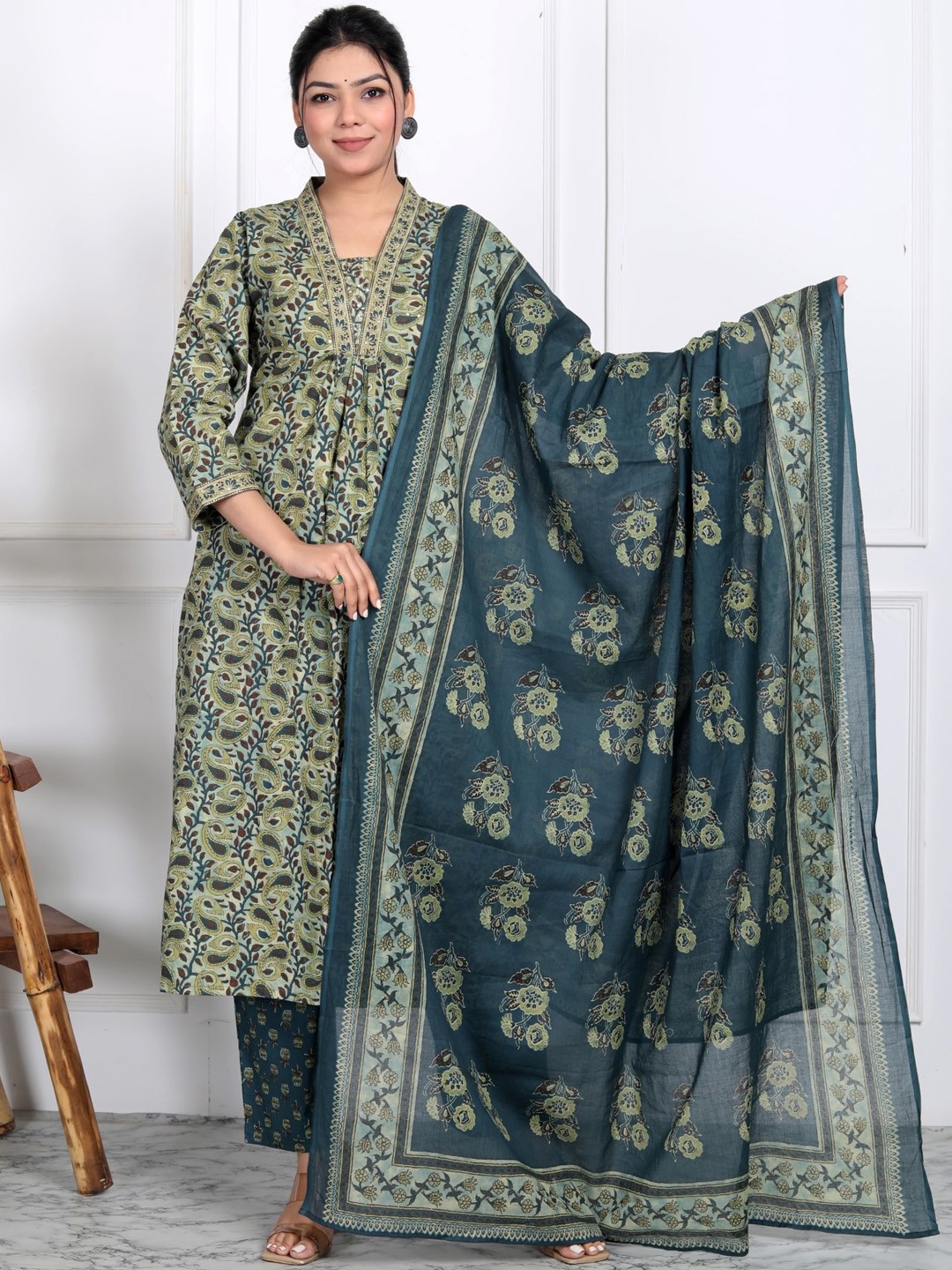 

Swasti Floral Printed Regular Pure Cotton Kurta With Trousers & Dupatta, Green