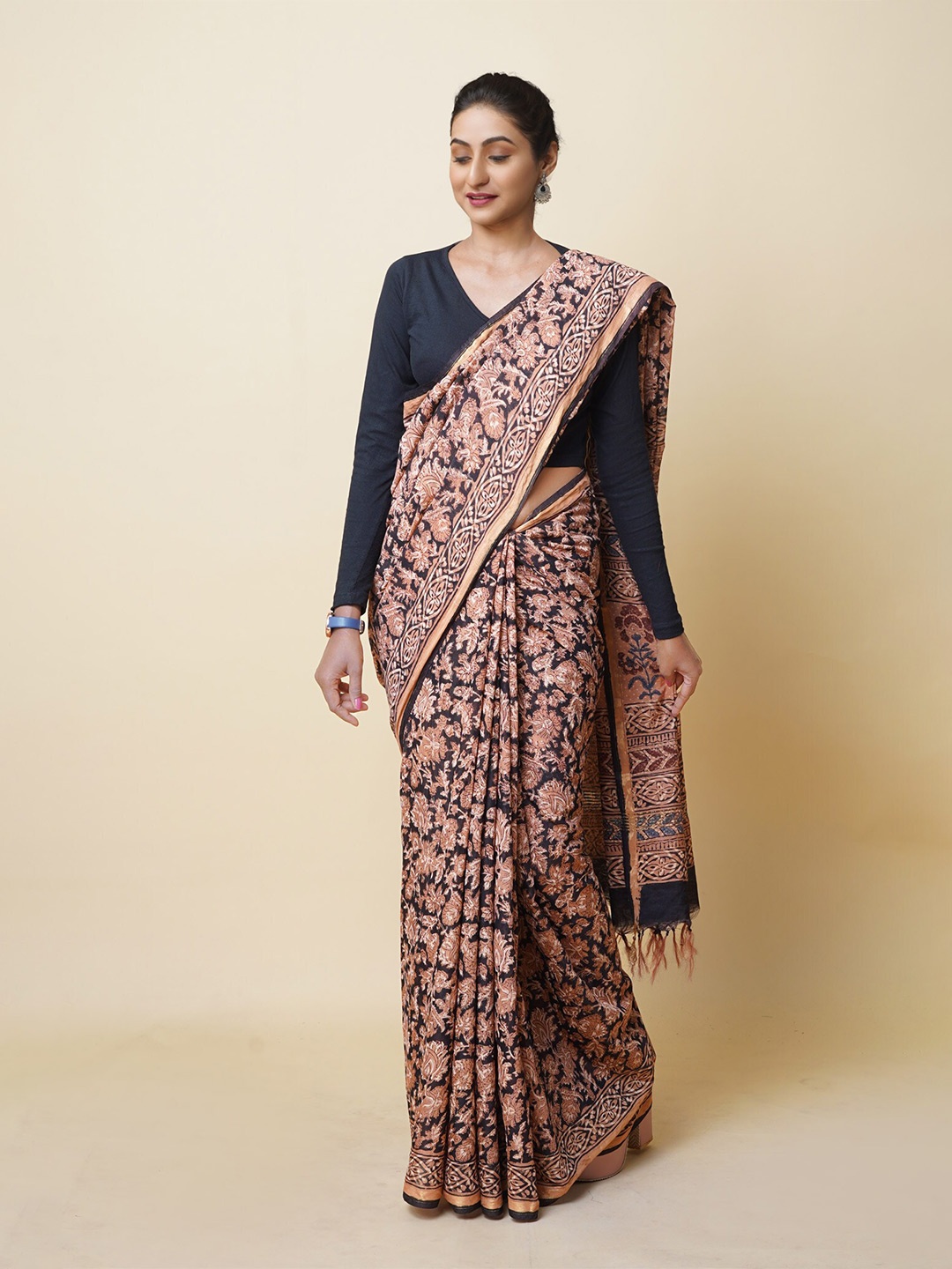 

Unnati Silks Ethnic Motifs Printed Handloom Chanderi Saree, Black