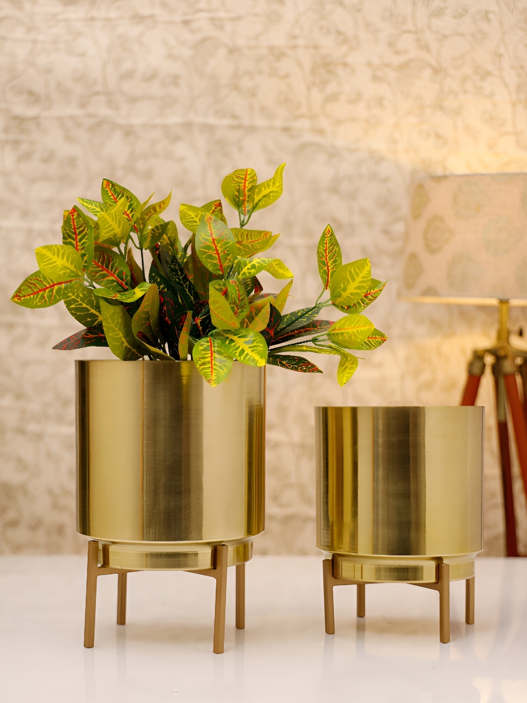 

HomeShastra 2 Pcs Metal Planter, Gold