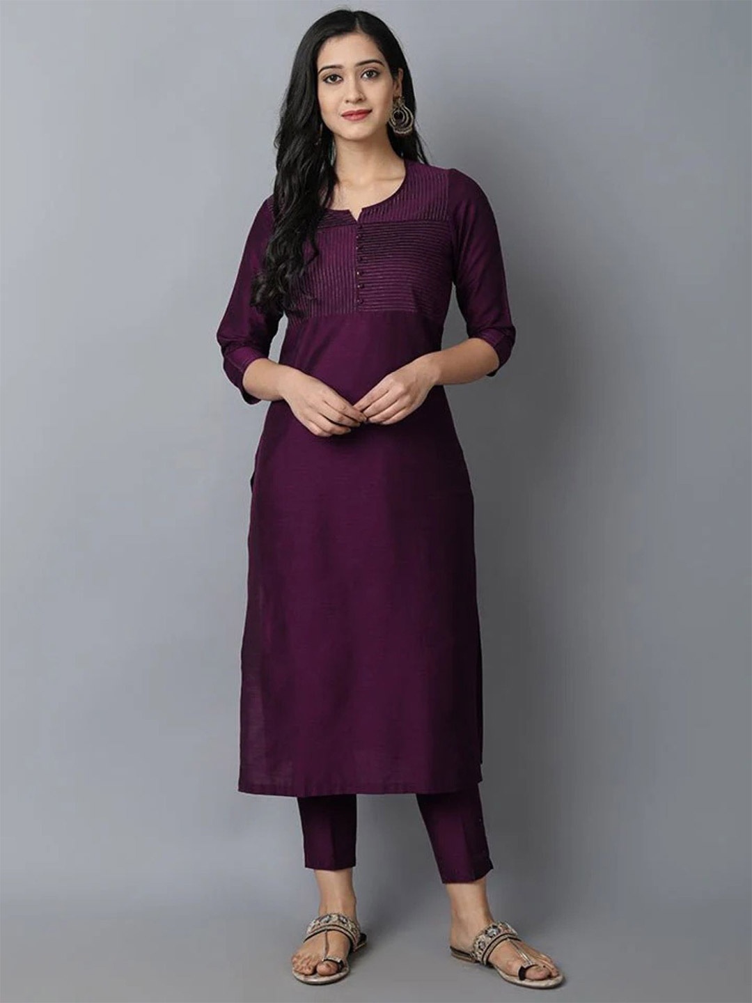 

Mera Rang Notched Neck Pure Silk Kurta With Trousers, Burgundy