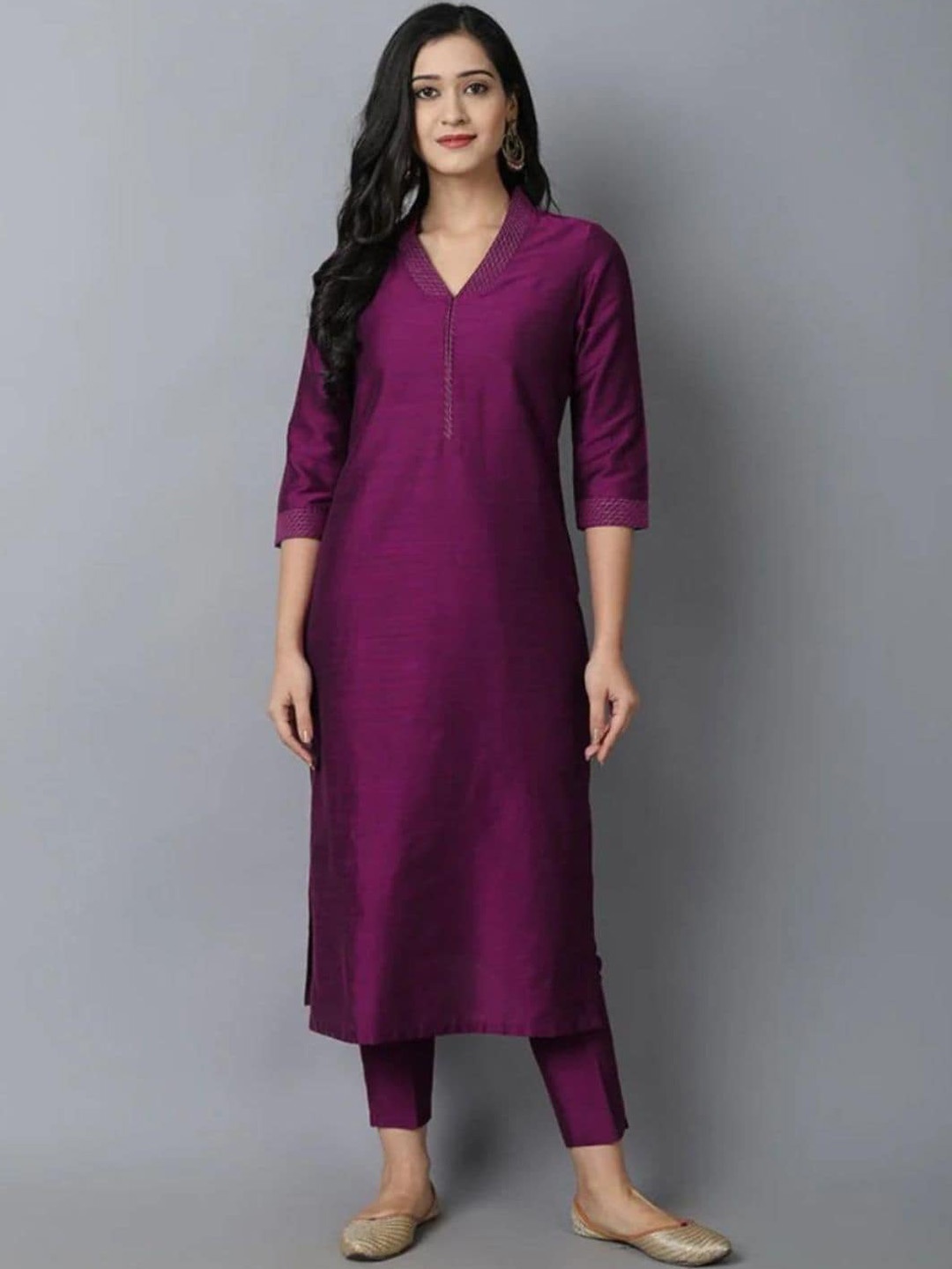 

Mera Rang V-Neck Three-Quarter Sleeves Regular Kurta with Trousers, Burgundy