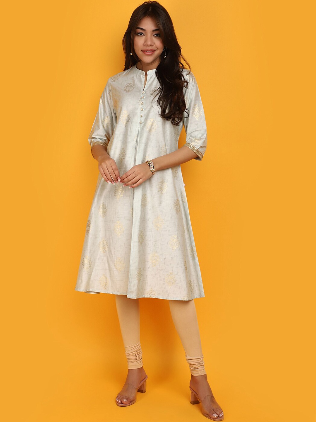 

V-Mart Mandarin Collar Three-Quarter Sleeves Kurta, Green
