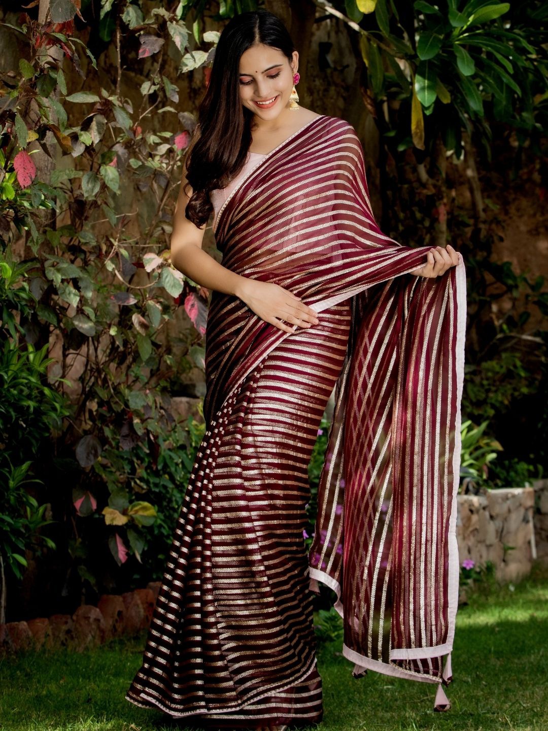 

PRETTY PALLU Striped Saree, Maroon