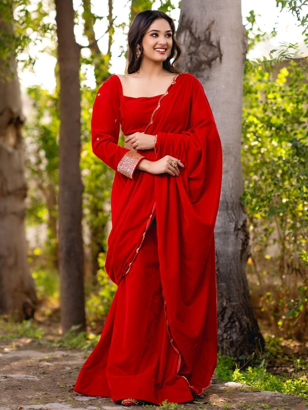 

PRETTY PALLU Sequinned Velvet Saree, Red