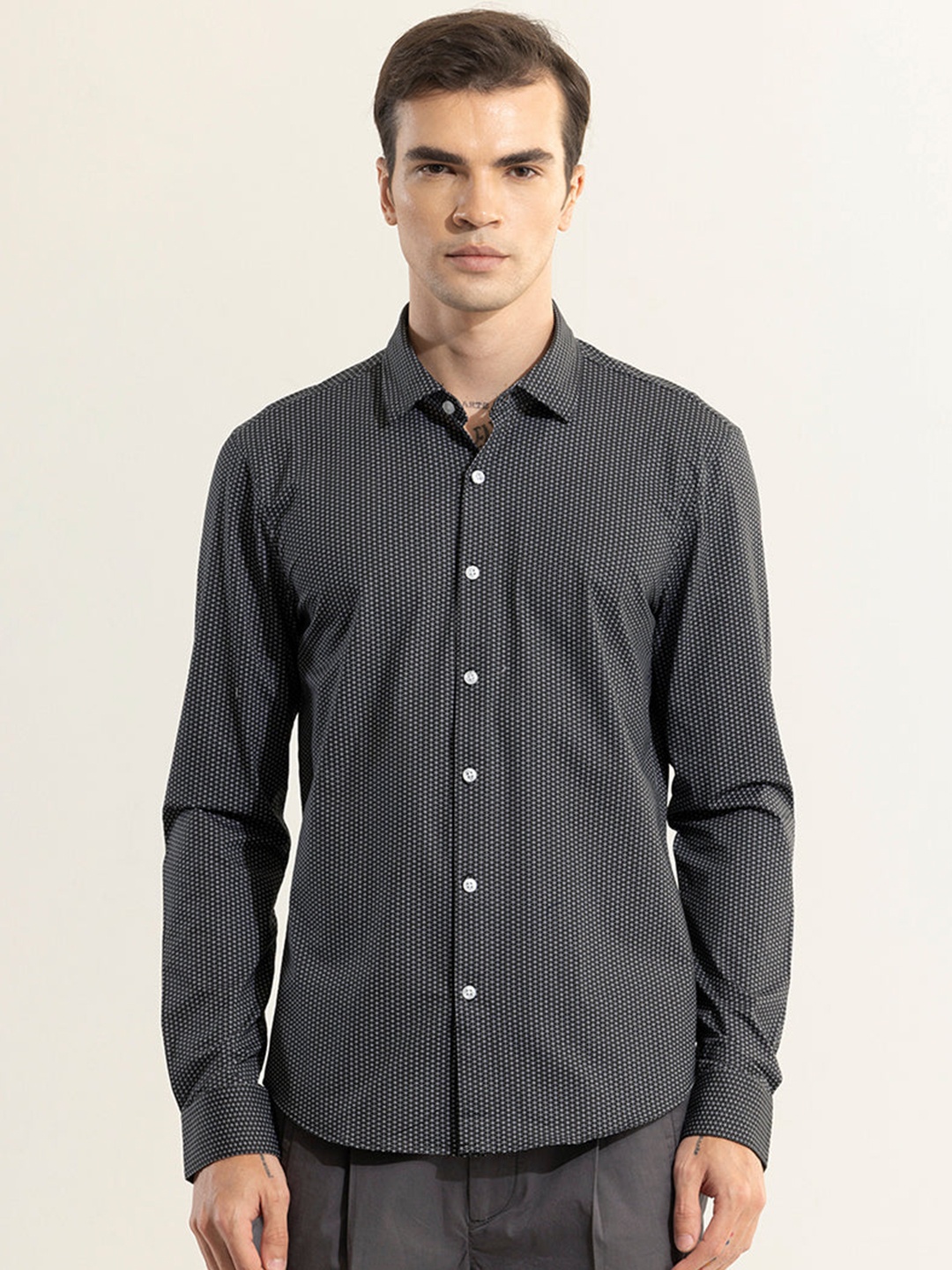 

Snitch Black Classic Slim Fit Micro Ditsy Printed Spread Collar Cotton Casual Shirt