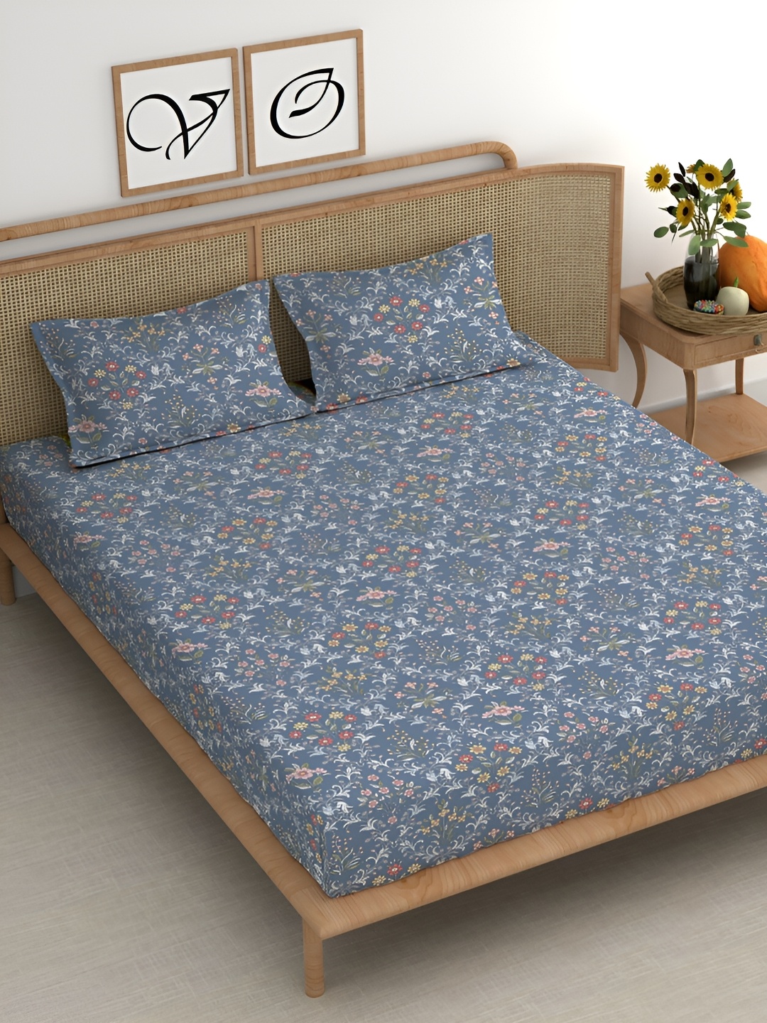 

CHHAVI INDIA Blue & Green Floral 210 TC King Bedsheet With 2 Pillow Covers