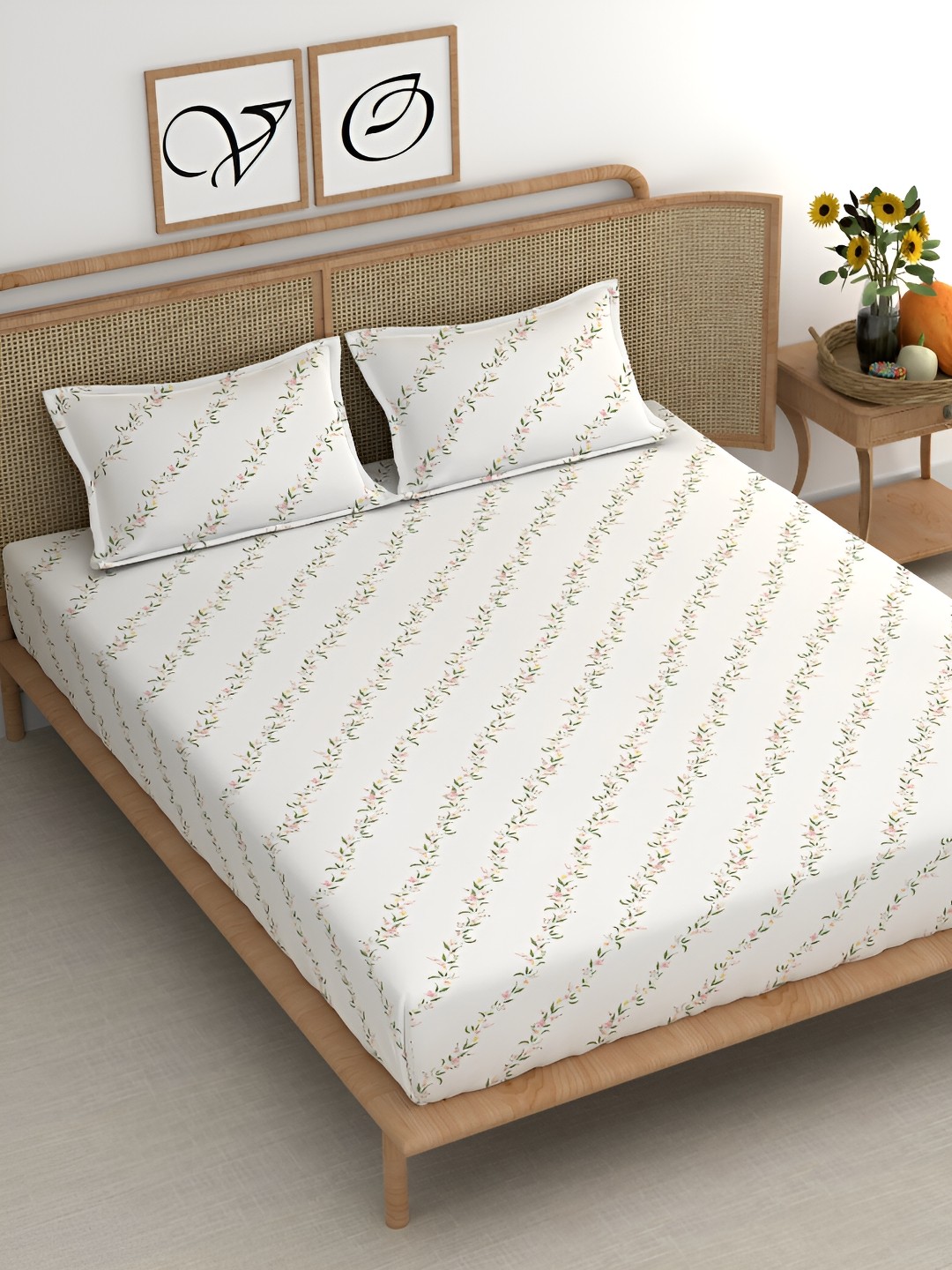 

CHHAVI INDIA White & Peach Floral 210 TC King Bedsheet With 2 Pillow Covers