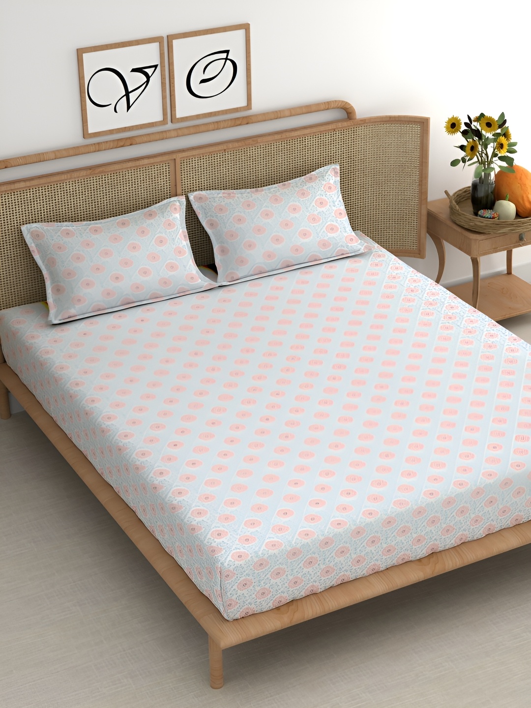 

CHHAVI INDIA White & Pink Floral 210 TC King Bedsheet With 2 Pillow Covers