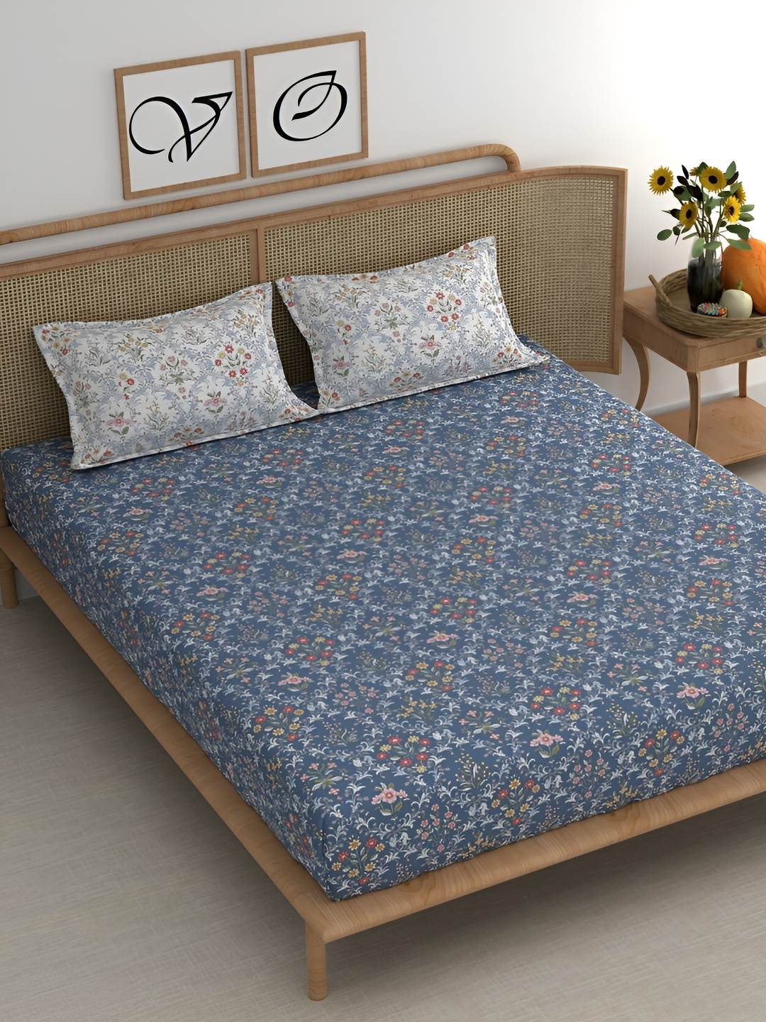 

CHHAVI INDIA Blue & Pink Floral 210 TC King Bedsheet With 2 Pillow Covers