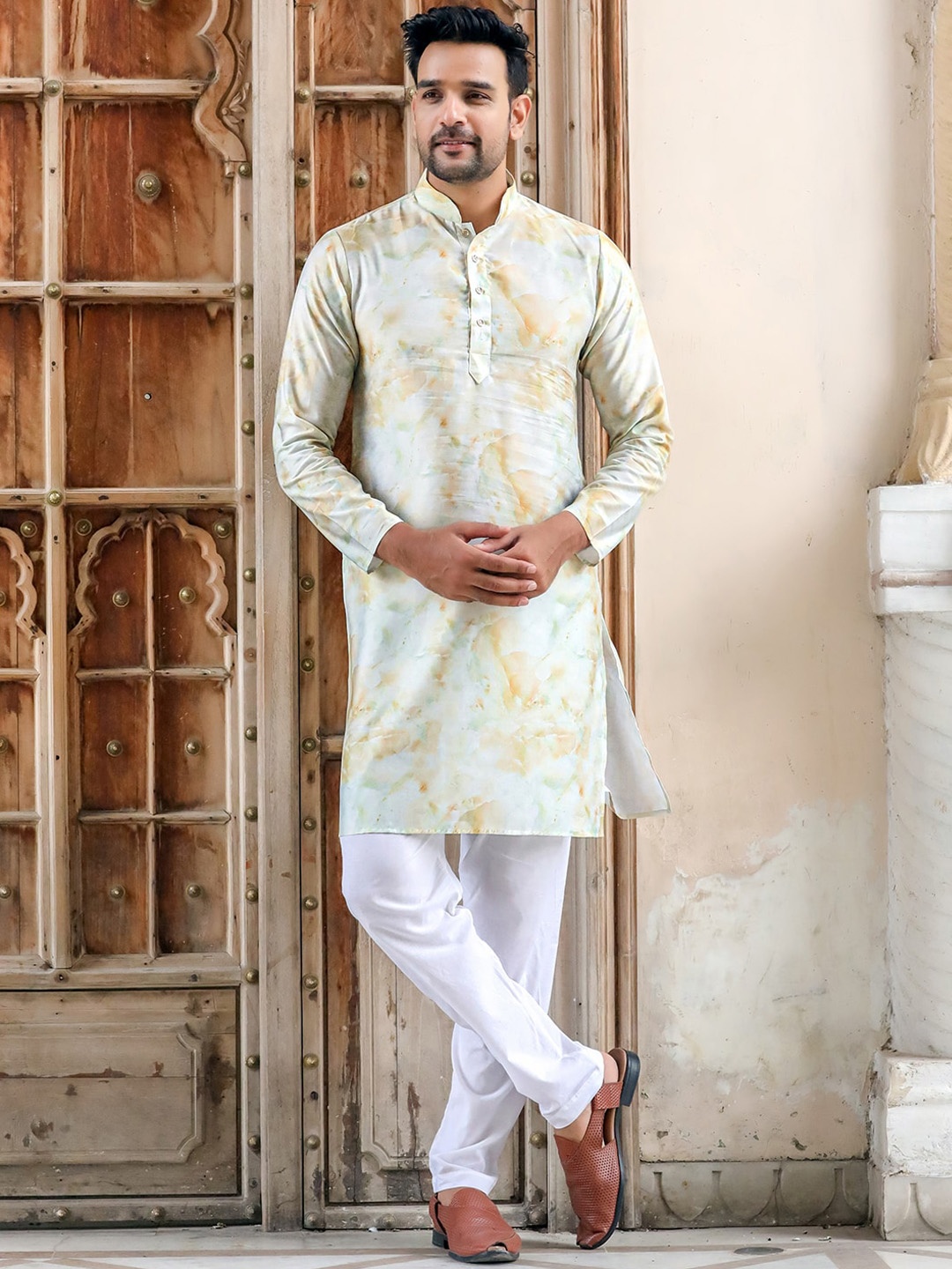 

Aanys Culture Abstract Printed Mandarin Collar Straight Kurta, Gold