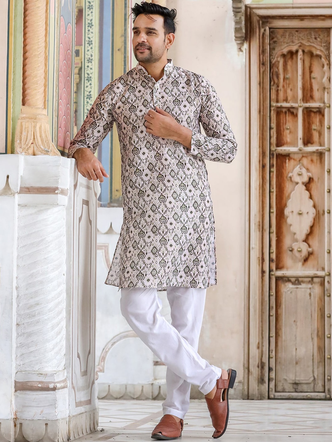 

Aanys Culture Ethnic Motifs Printed Mandarin Collar Straight Kurta, White