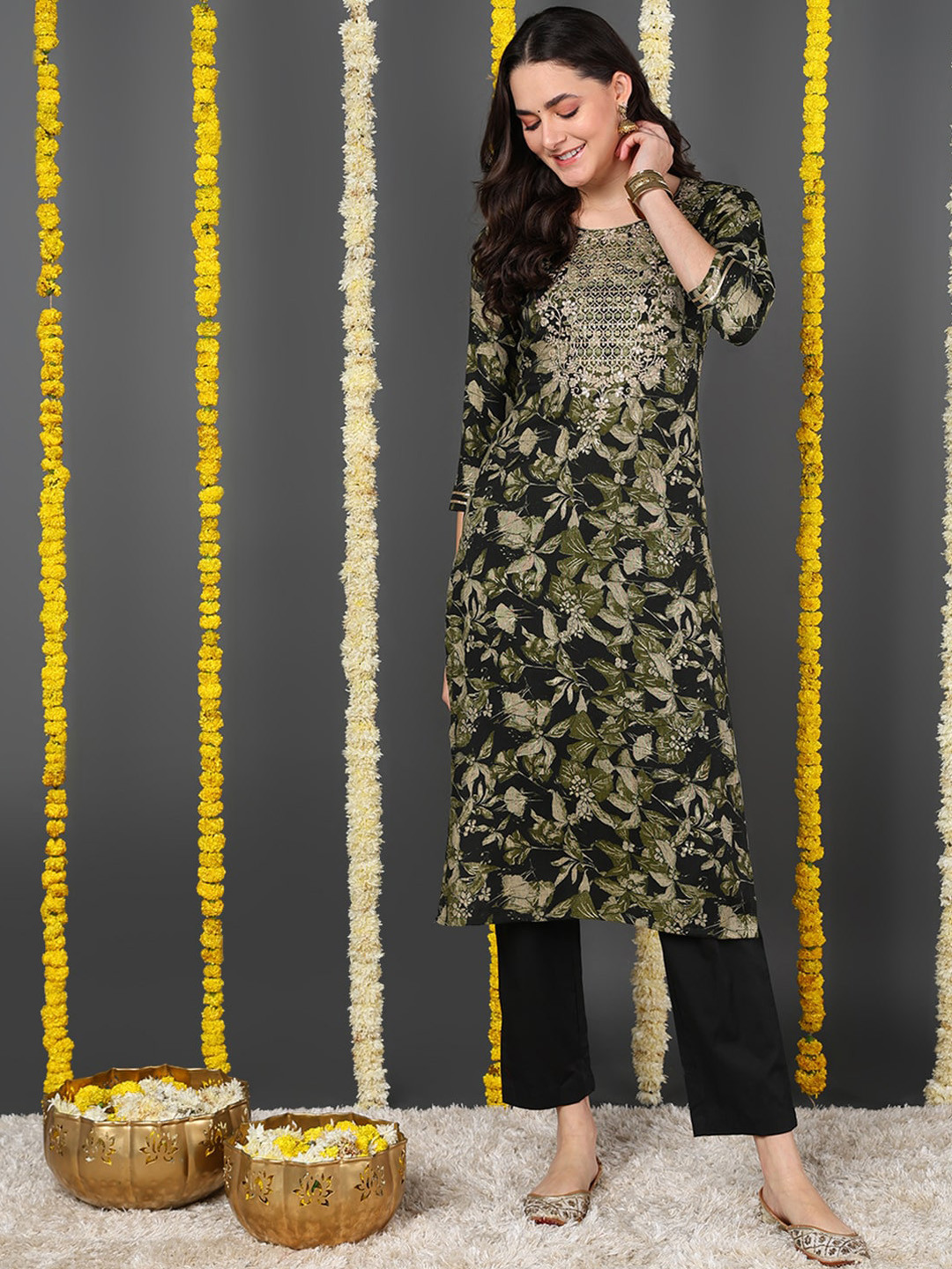 

KALINI Ethnic Motifs Embroidered Flared Sleeves Anarkali Kurta, Green