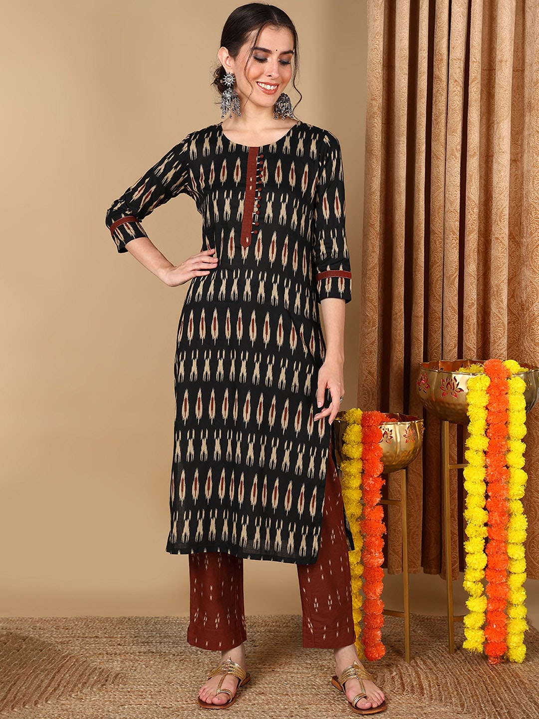 

KALINI Ethnic Motifs Printed Regular Kurta With Trousers, Black