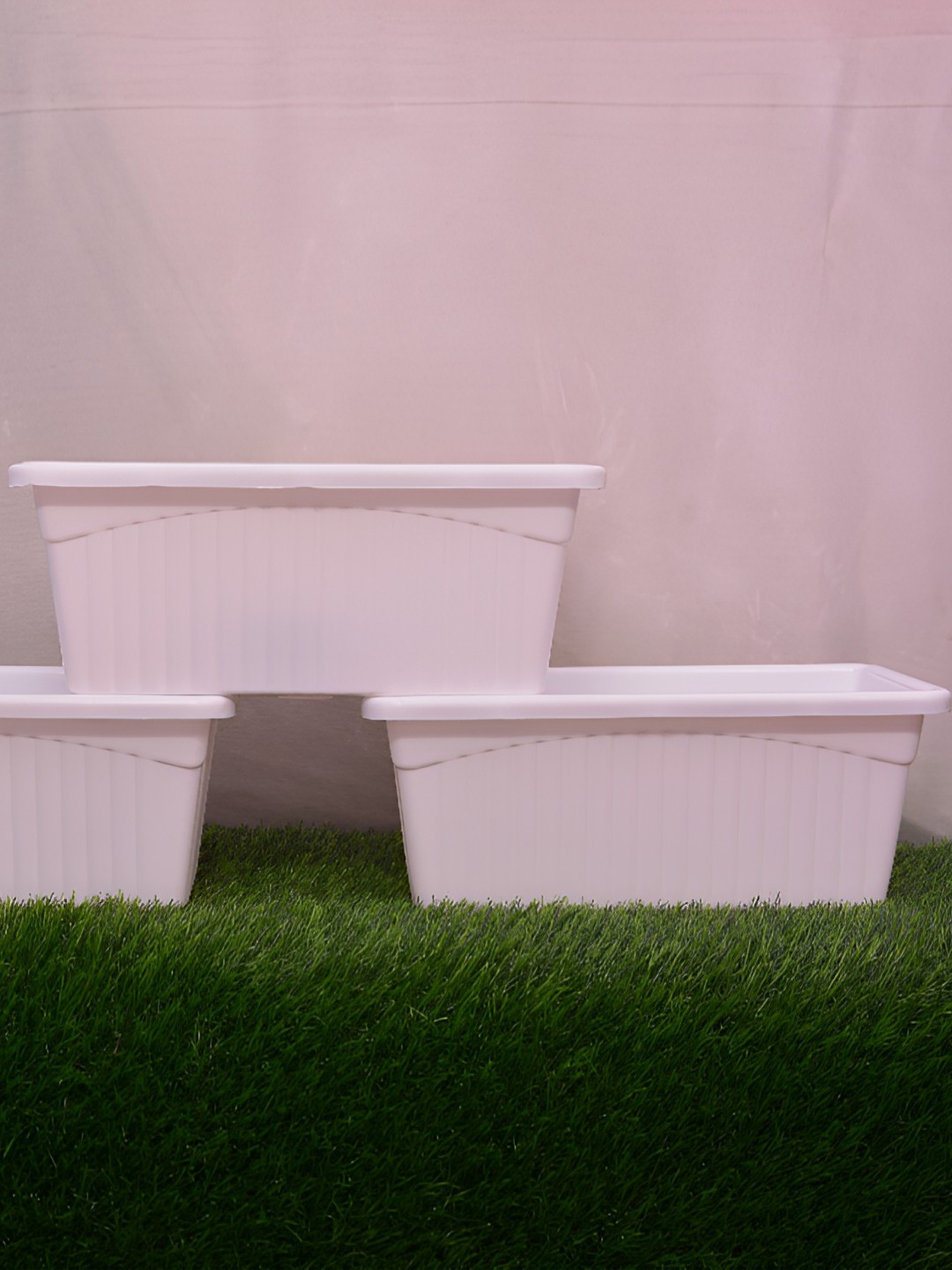 

AGAMI 3 Pieces White Textured Planters