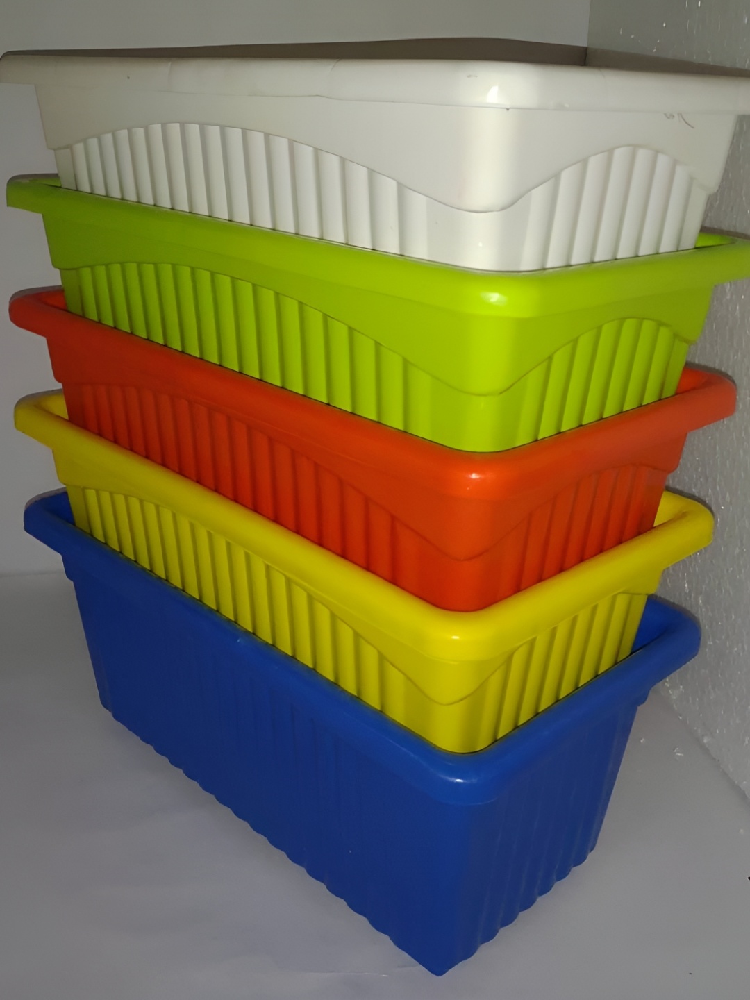 

AGAMI Ashigreen Yellow & Red 5 Pieces Jupiter Planter Containers