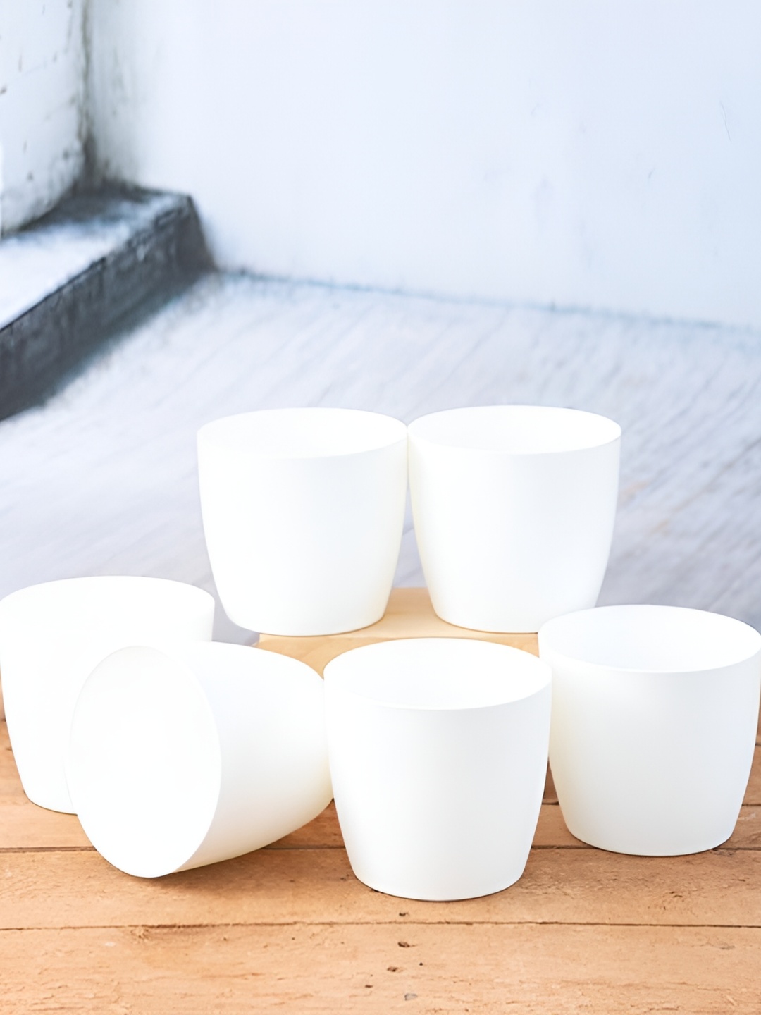 

AGAMI White 6 Pieces Textured Planters