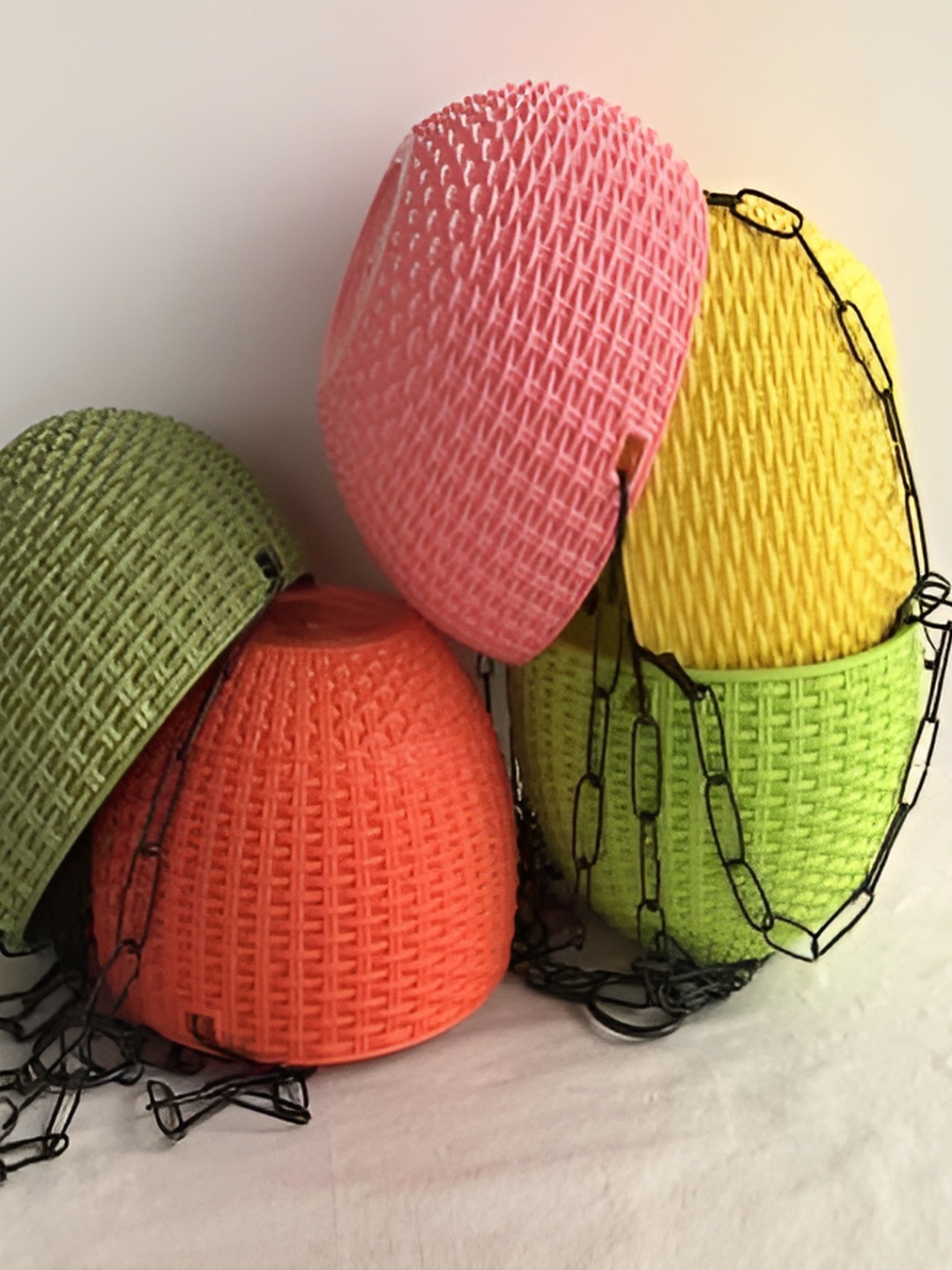 

AGAMI Red & Green 5 Pieces Textured Basket Planters