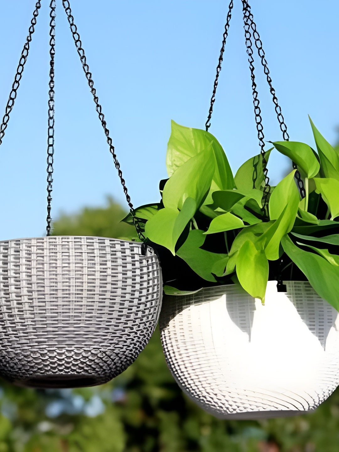 

AGAMI Eskimo 2 Pieces White & Grey Textured Hanging Basket Planters