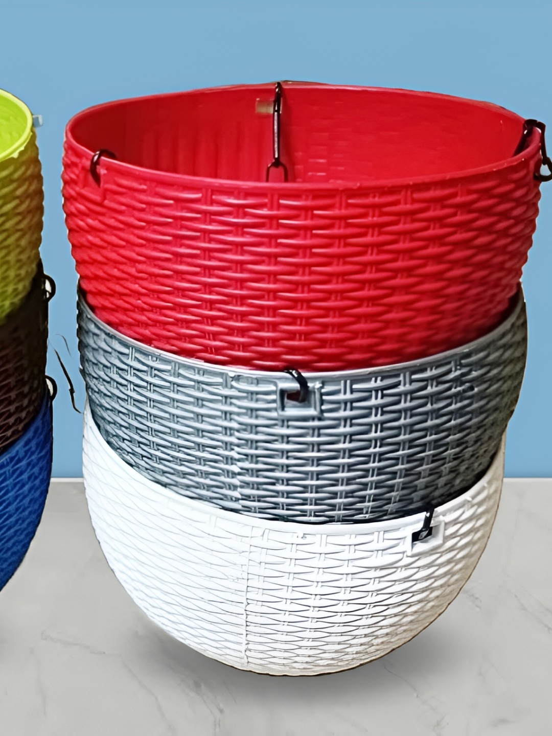 

AGAMI TFH Red & Green 6 Pieces Planters With Hangers