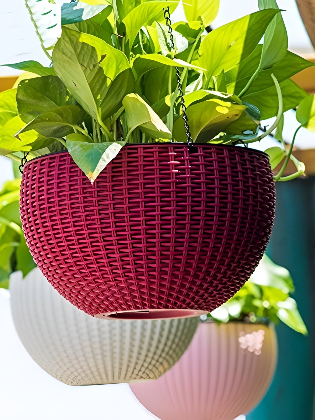 

AGAMI Funtastik Red & White 3 Pieces Textured Basket Planters