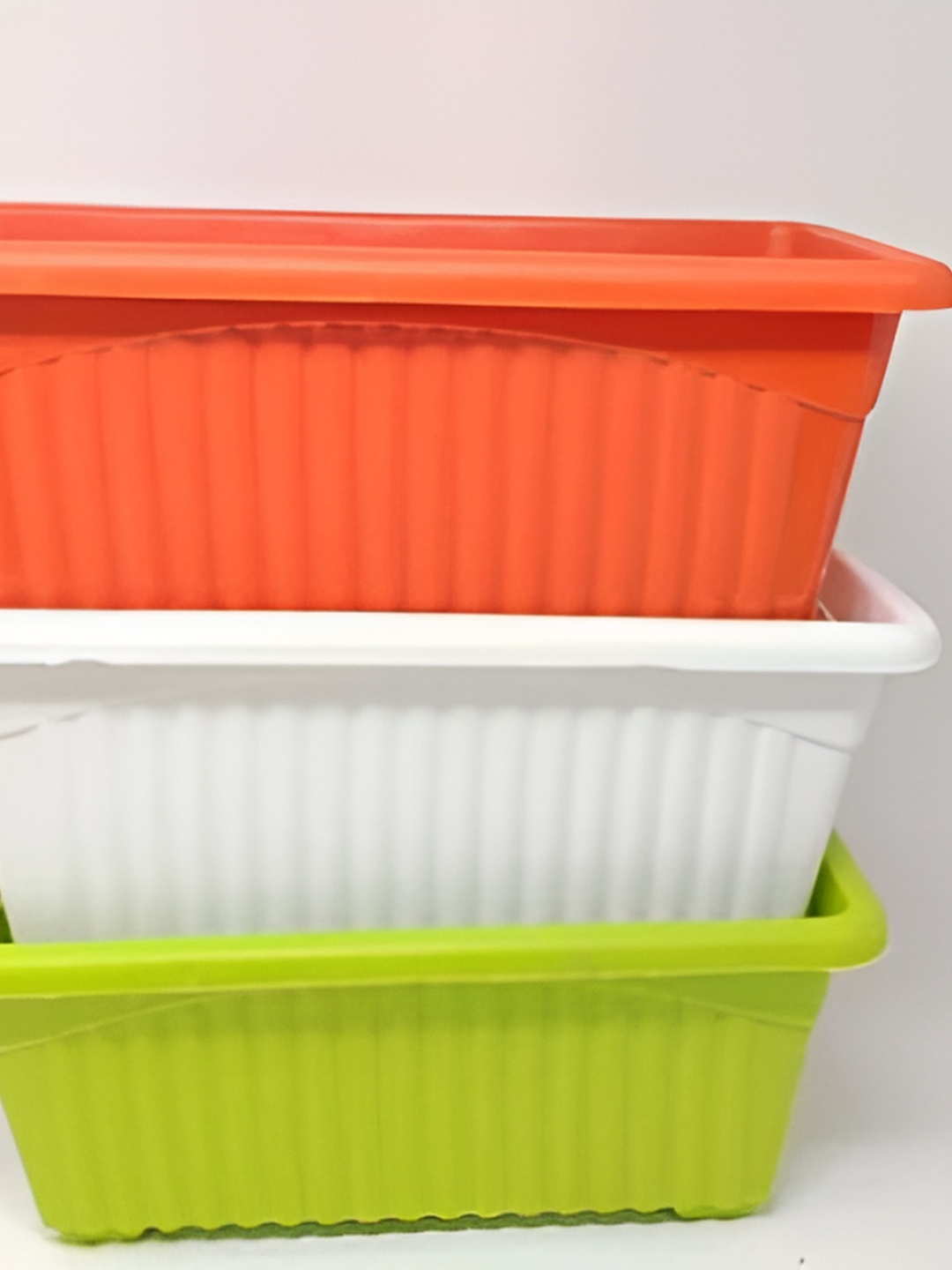 

AGAMI 3-Pcs Green & White Rectangular Shaped Planters, Orange