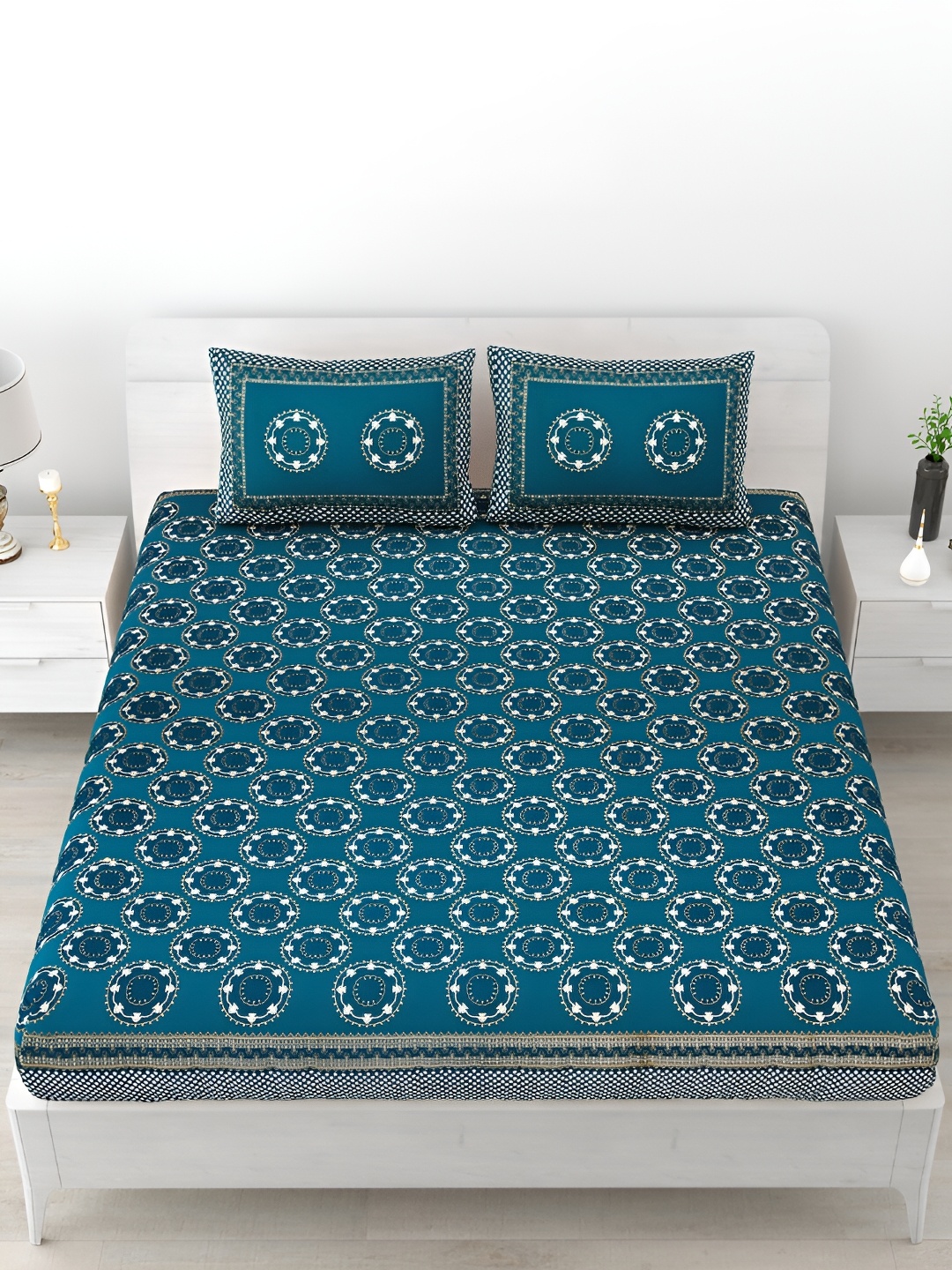 

POORAK Green & White Ethnic Motifs Printed 186 TC King Bedsheet with 2 Pillow Covers