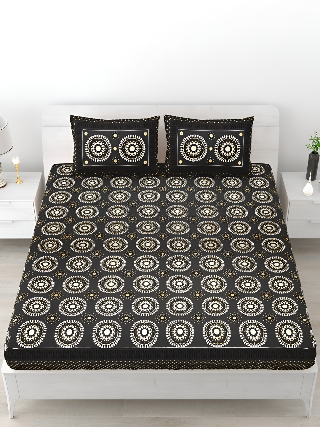 

POORAK Black & White Ethnic Motifs Printed 186 TC King Bedsheet with 2 Pillow Covers