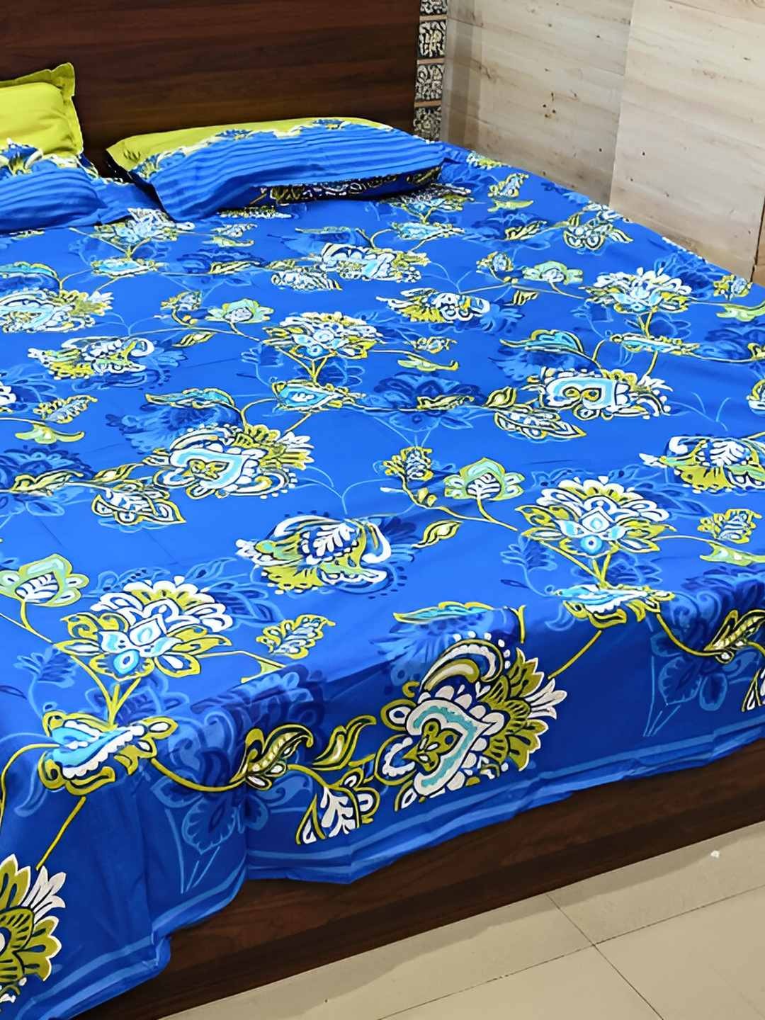 

V.R.ENTERPRISES Blue & White Floral 300 TC Single Bedsheet with 1 Pillow Covers