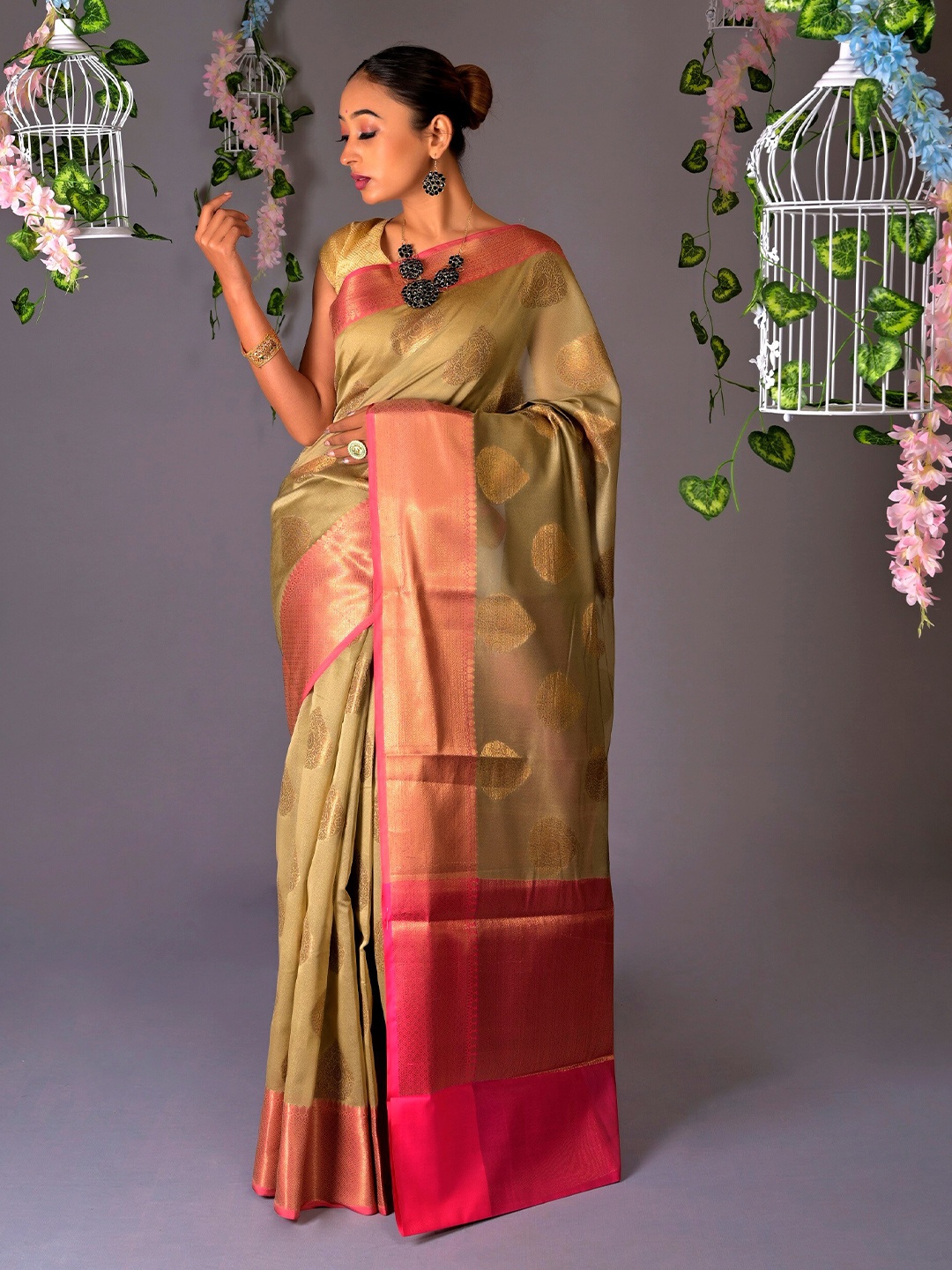 

Muskan Fashion Ethnic Motifs Woven Design Zari Banarasi Saree, Green