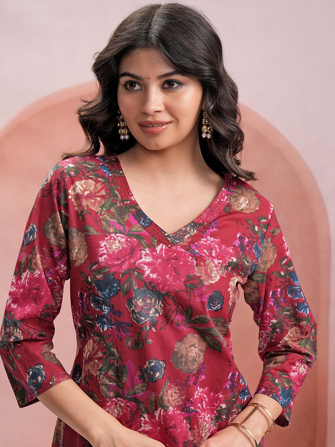 

Vishudh Floral Printed Three-Quarter Sleeves Cotton Thread Work Kurta, Red