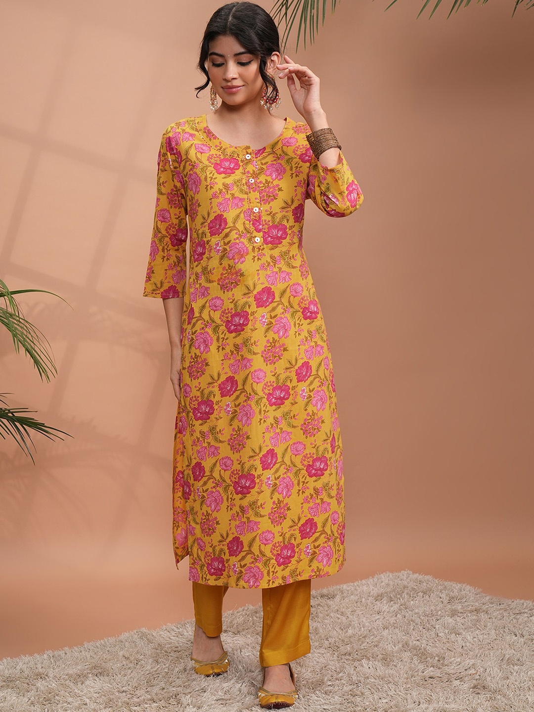 

Vishudh Floral Printed Round Neck cotton Kurta, Orange
