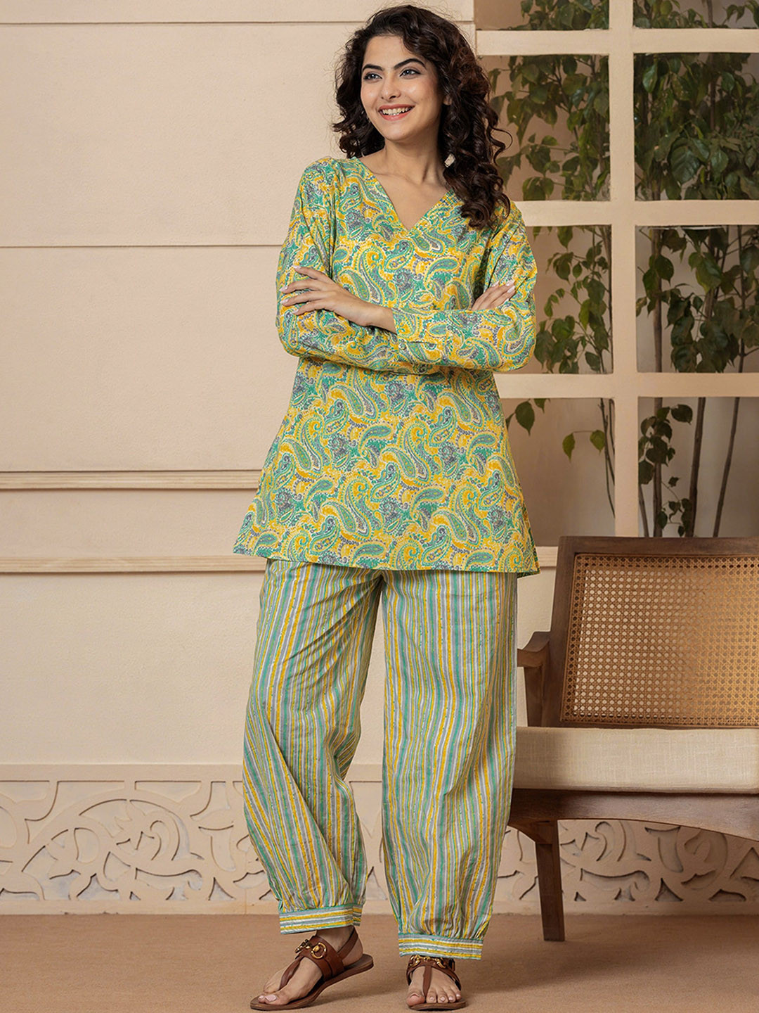 

FEATHERS CLOSET Floral Printed V-Neck Pure Cotton Night suit, Green