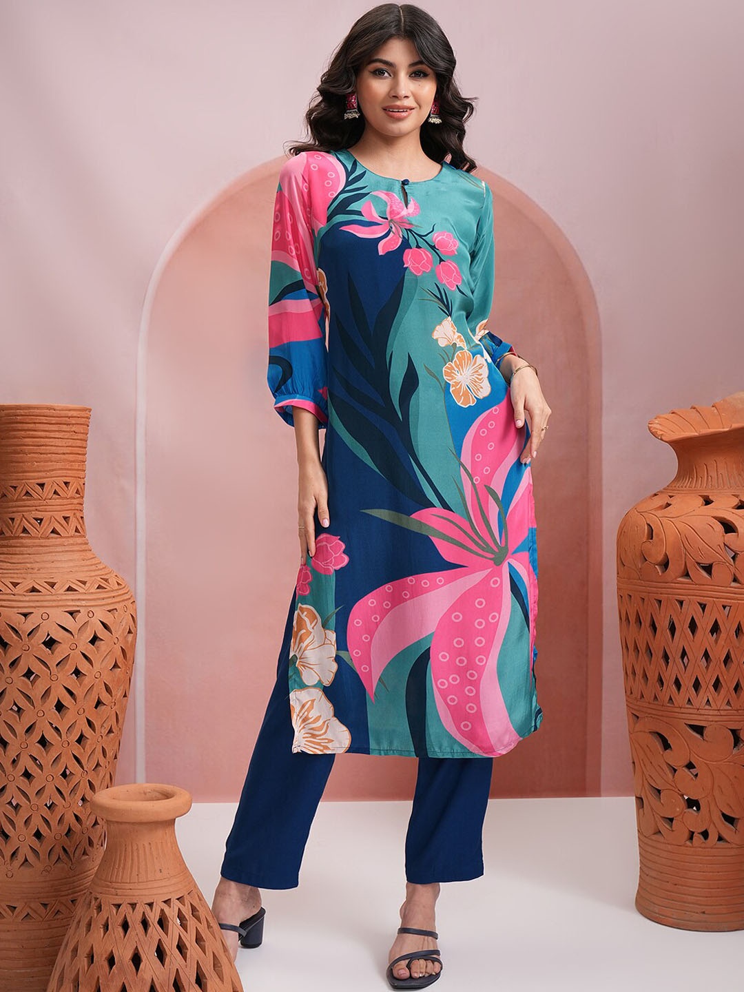 

Vishudh Teal Floral Printed Keyhole Neck Straight Kurta with Trousers