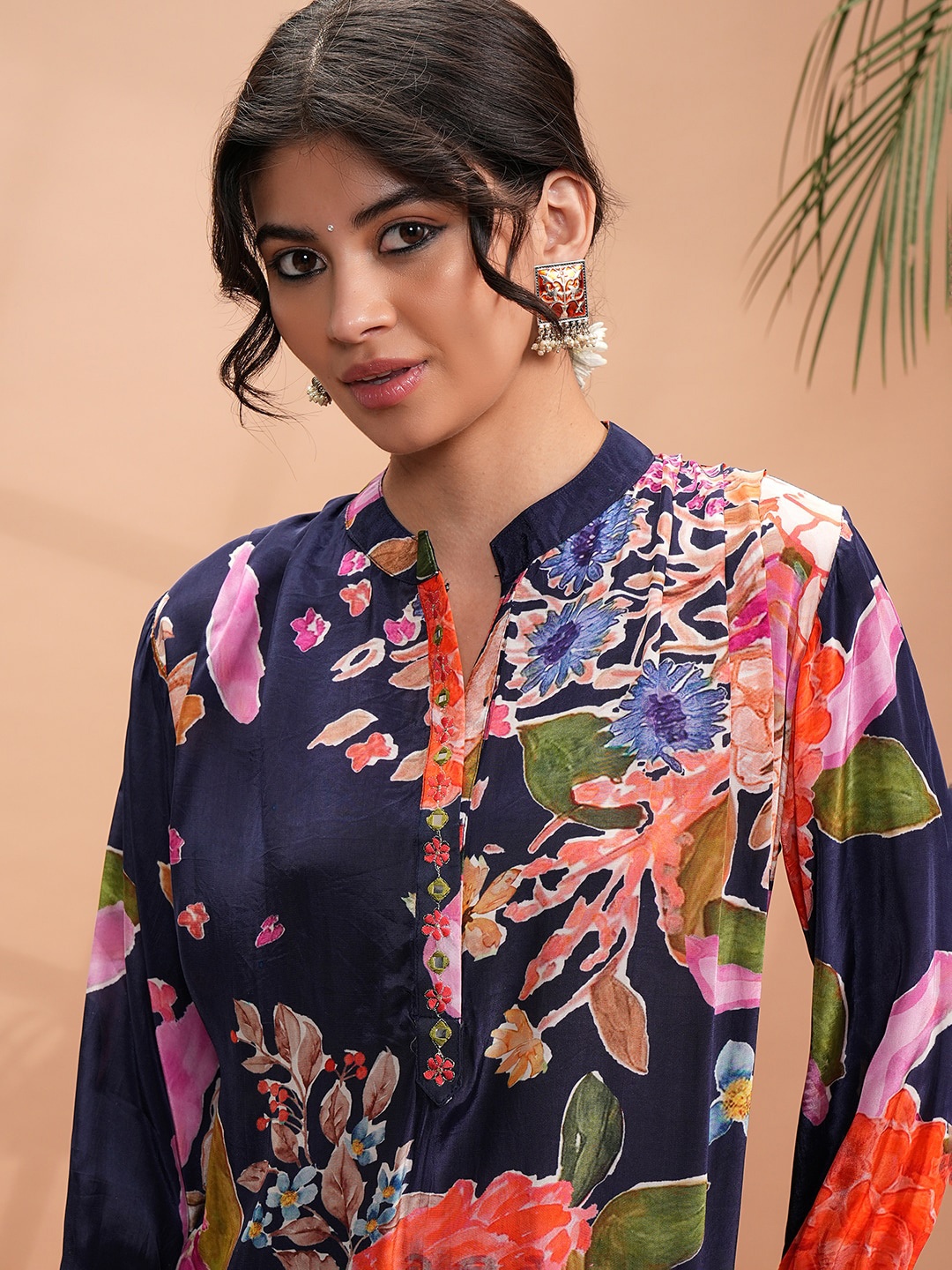 

Vishudh Floral Printed Straight Kurta with Trousers, Navy blue
