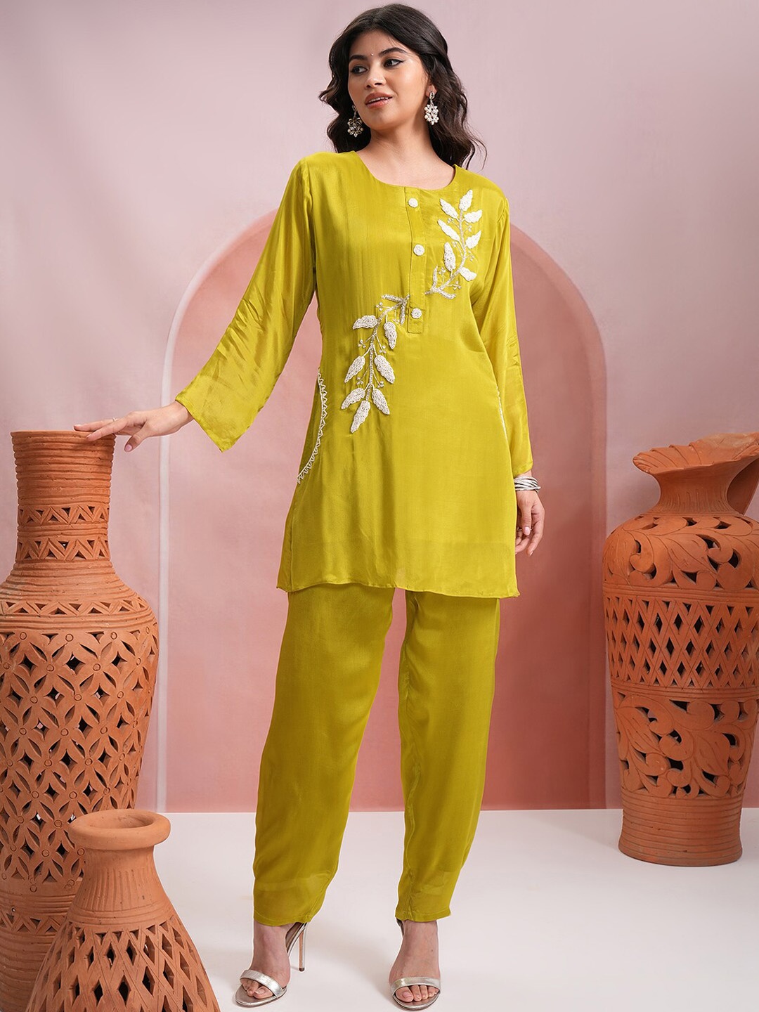 

Vishudh Green Embroidered Pure Cotton Tunic With Trousers