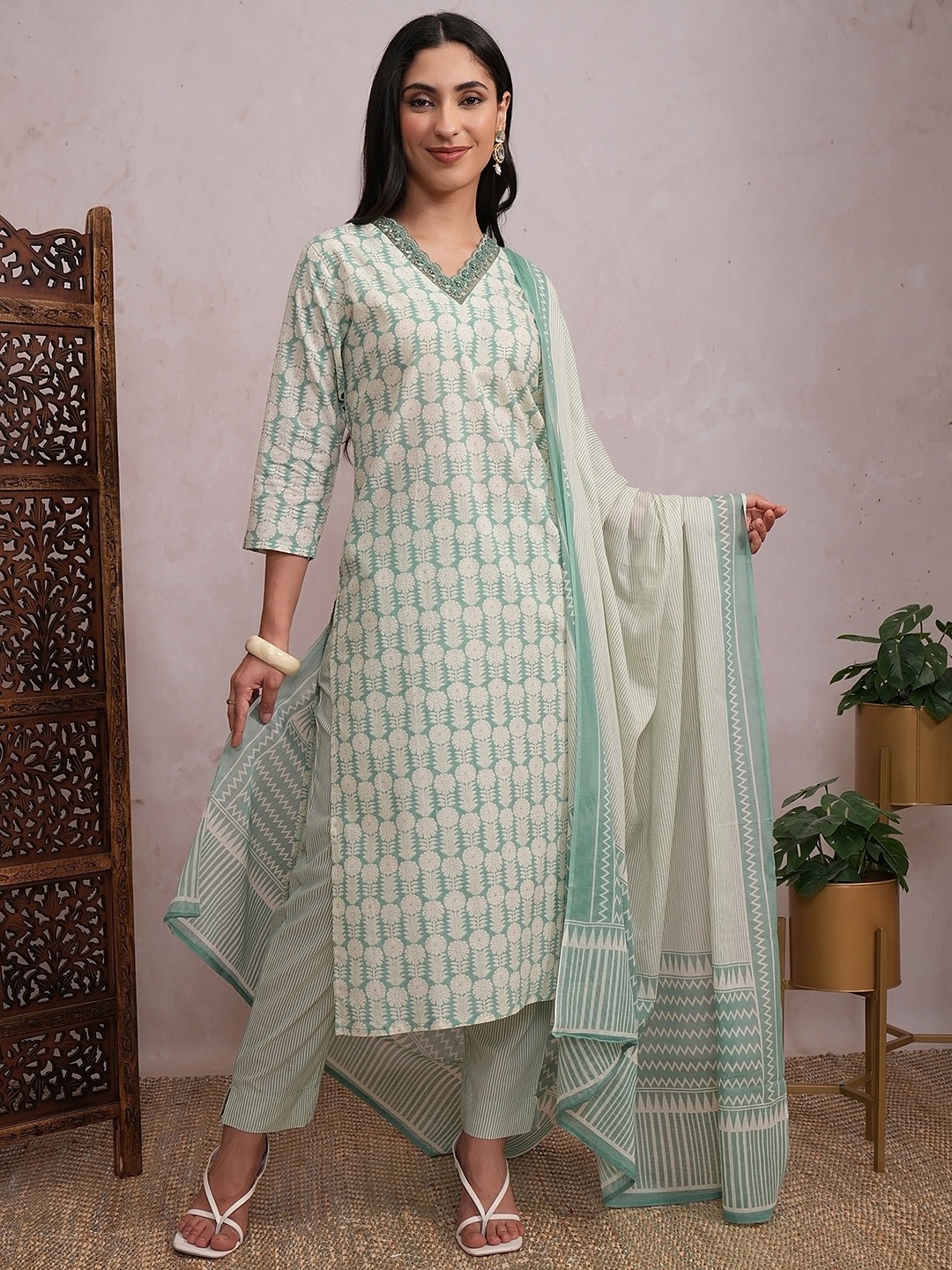 

Vishudh Floral Printed Regular Pure Cotton Kurta With Palazzos & Dupatta, Green