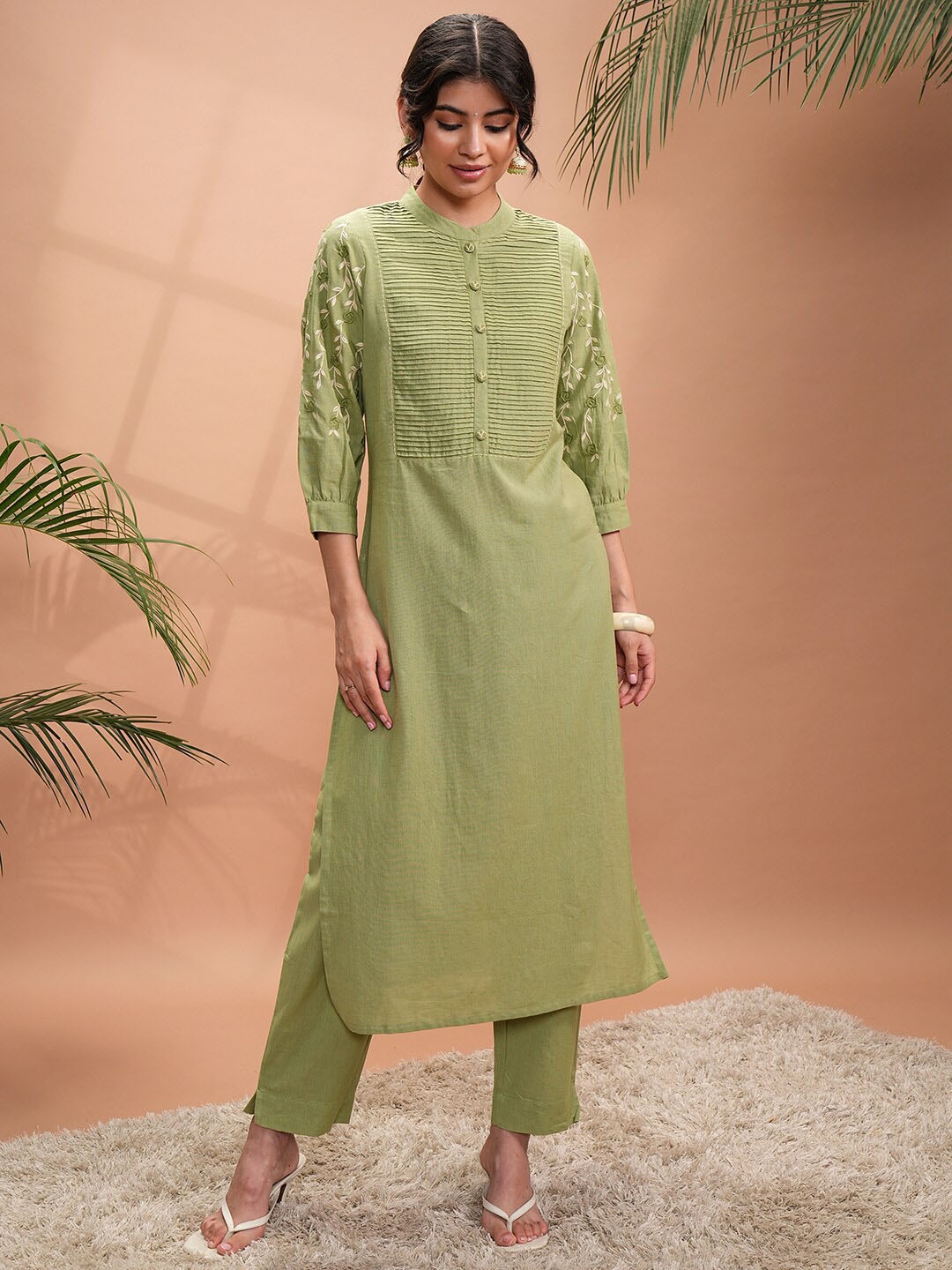 

Vishudh Floral Embroidered Regular Thread Work Pure Cotton Kurta with Trousers, Green