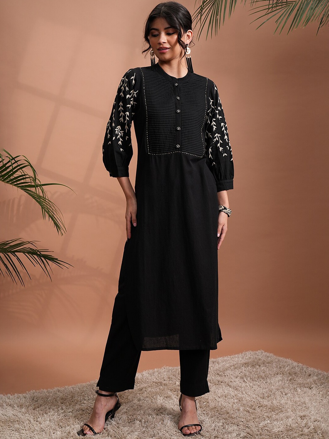 

Vishudh Floral Embroidered Regular Thread Work Pure Cotton Kurta with Trousers, Black